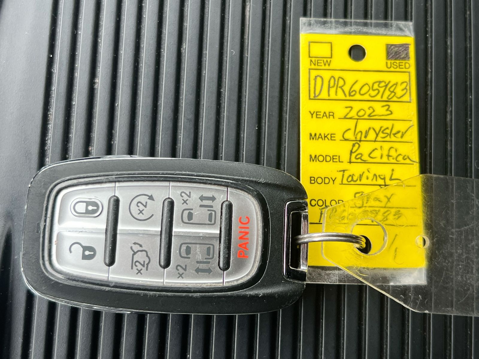 Thumbnail: 2023 Chrysler Pacifica - 35