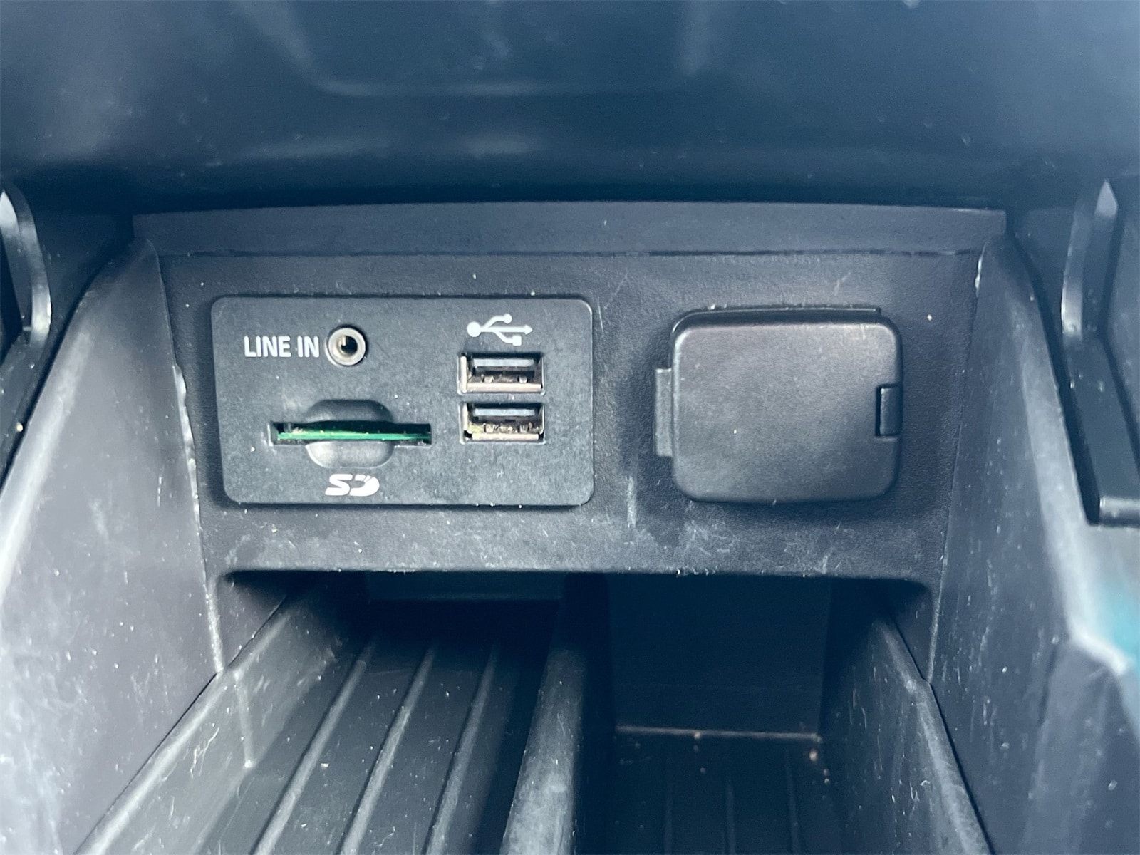 Thumbnail: 2015 Ford Explorer - 30