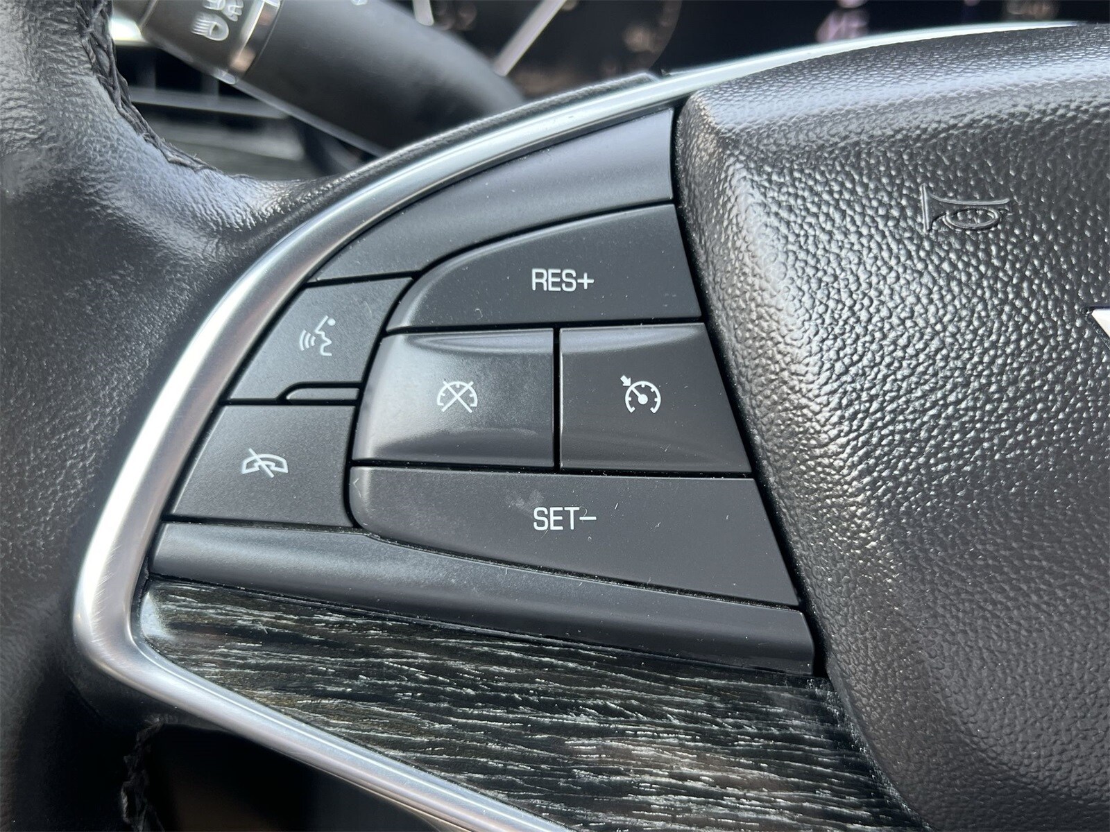Thumbnail: 2023 Cadillac XT5 - 23