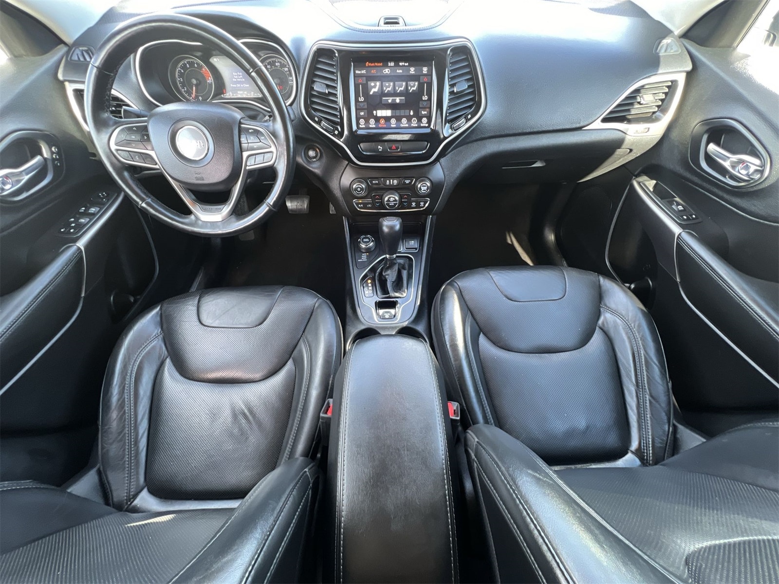 Thumbnail: 2019 Jeep Cherokee - 16