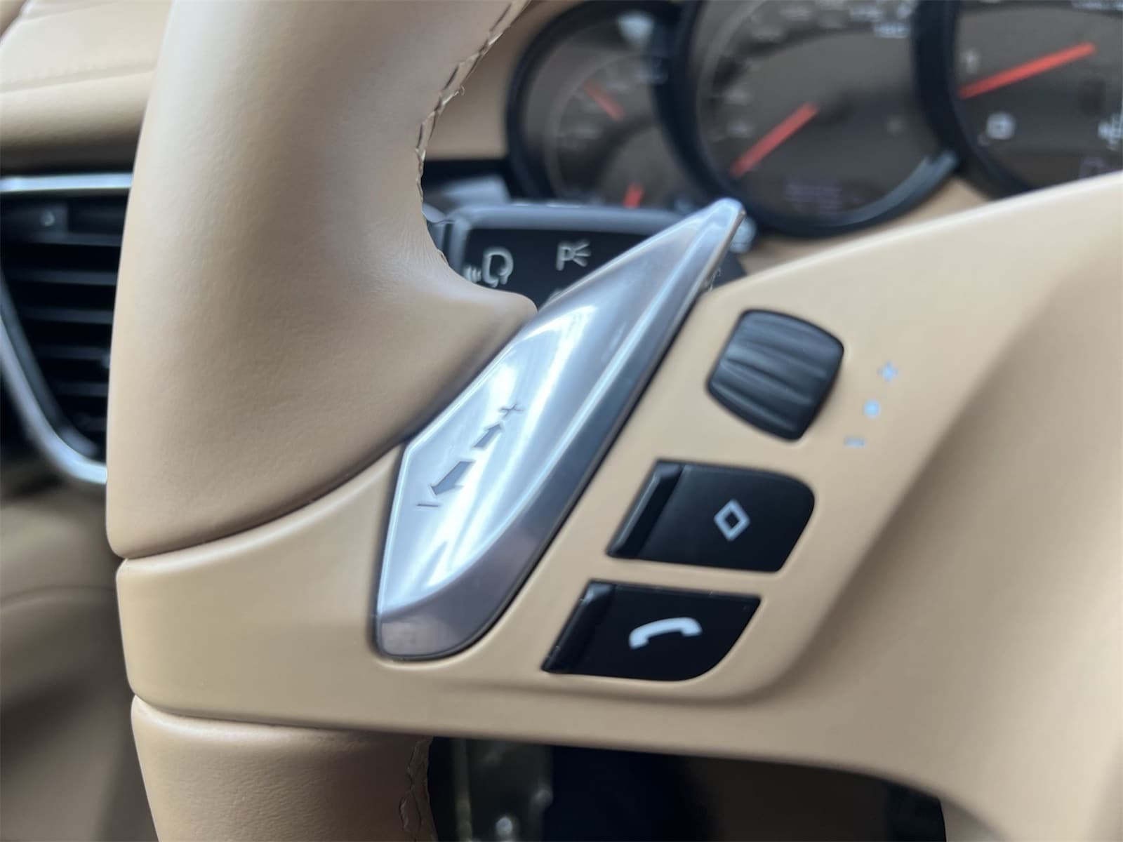 Thumbnail: 2013 Porsche Panamera - 24