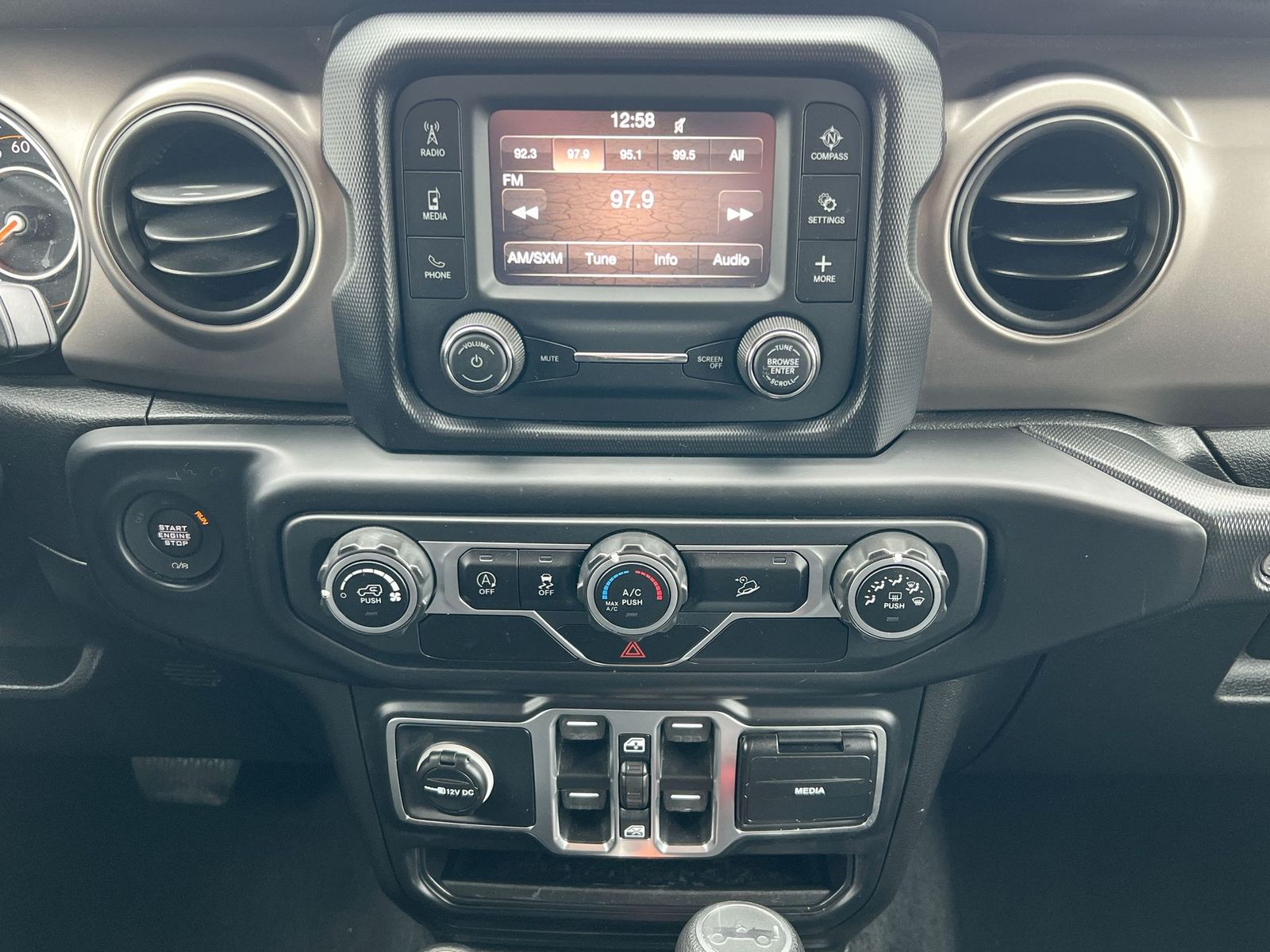 Thumbnail: 2020 Jeep Wrangler - 27