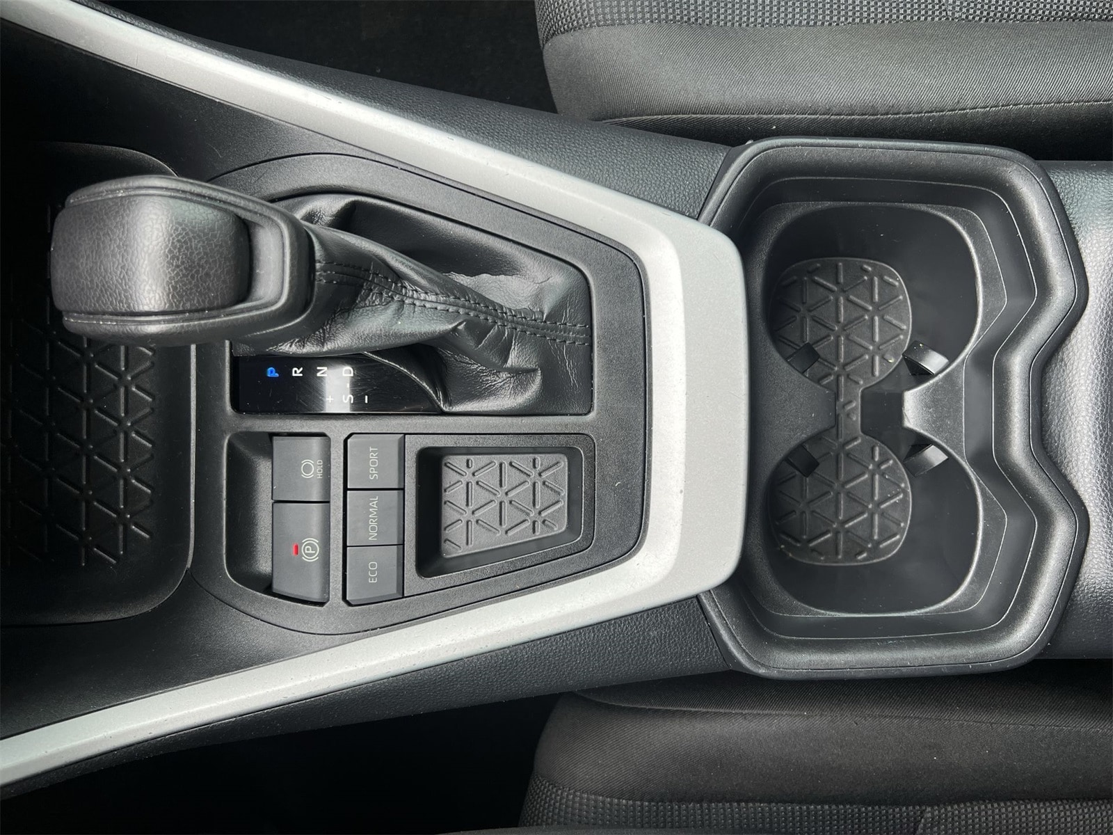 Thumbnail: 2020 Toyota RAV4 - 33