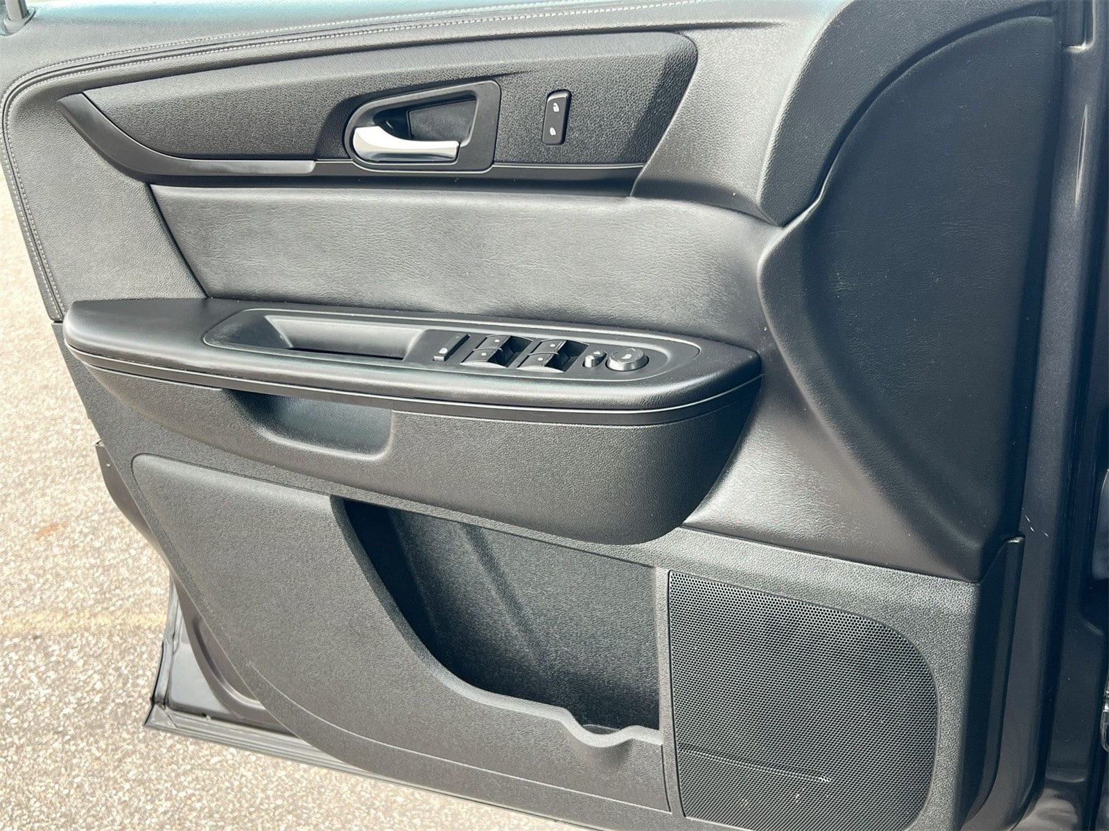 Thumbnail: 2015 GMC Acadia - 28