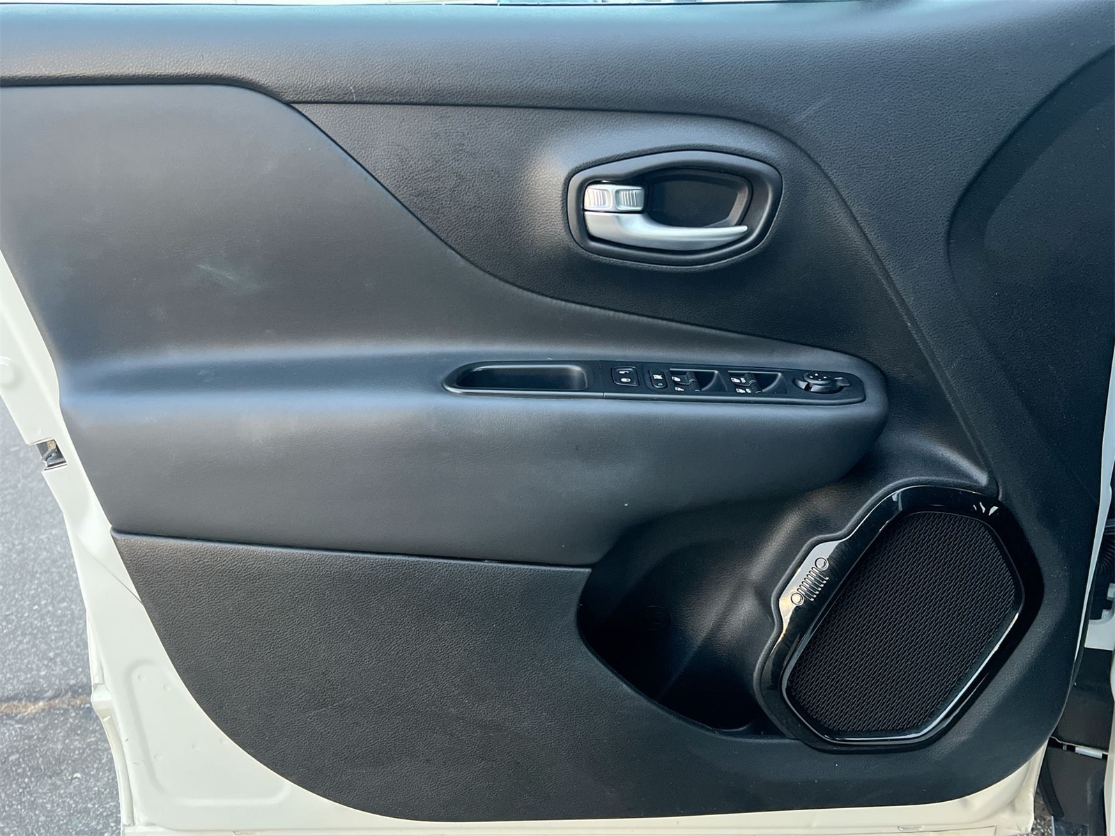 Thumbnail: 2017 Jeep Renegade - 30