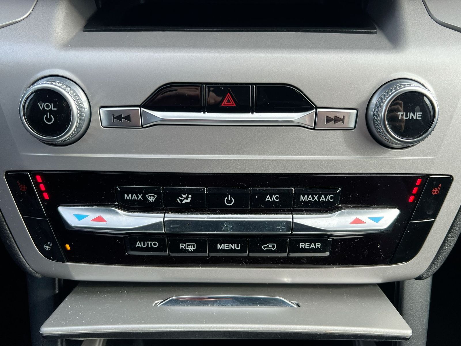 Thumbnail: 2023 Ford Explorer - 28