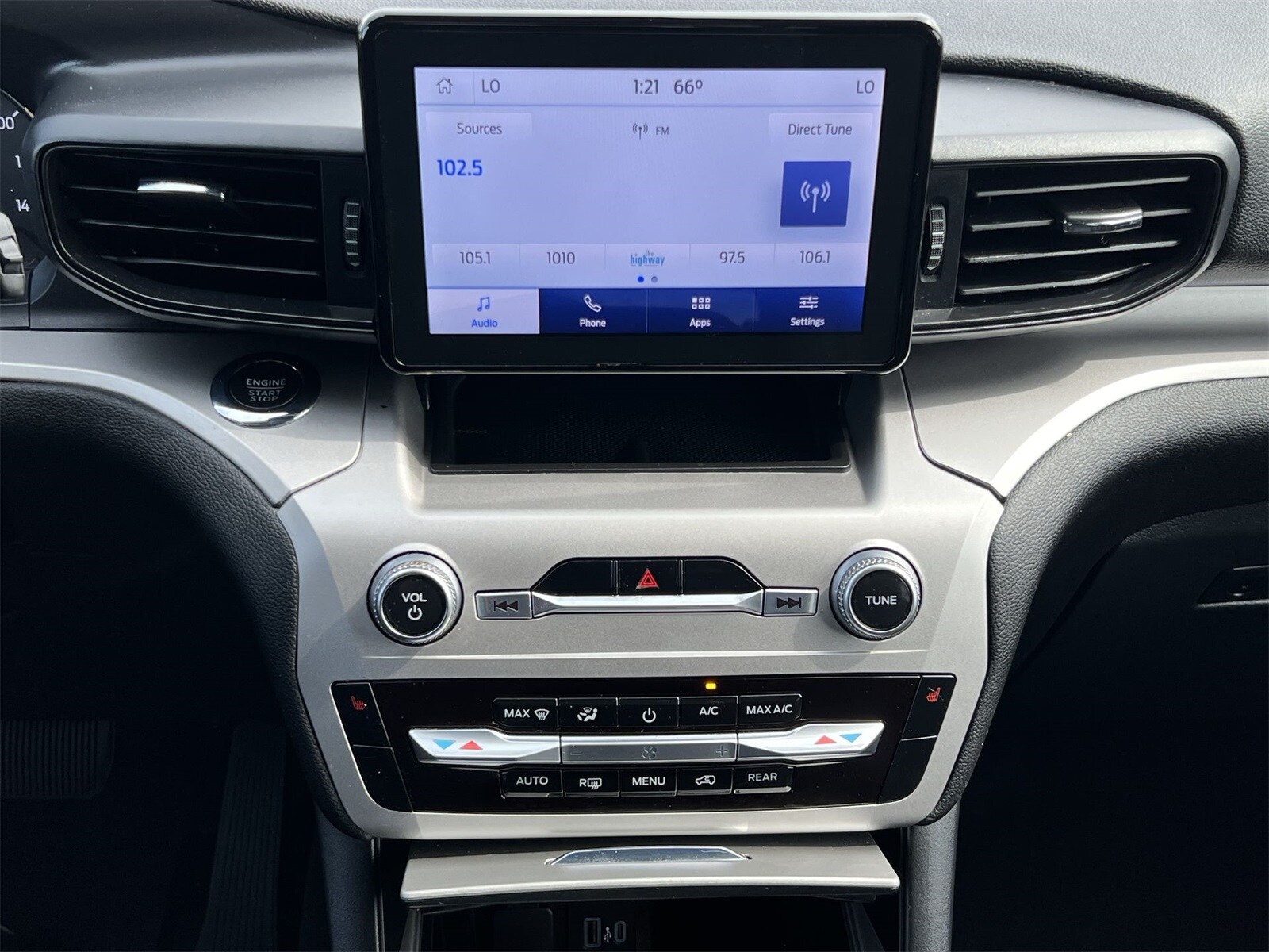 Thumbnail: 2022 Ford Explorer - 28