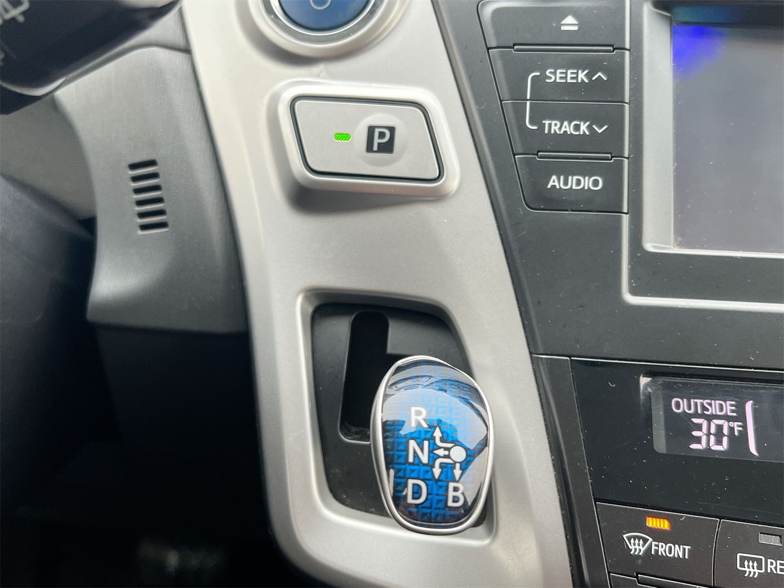 Thumbnail: 2014 Toyota Prius v - 32