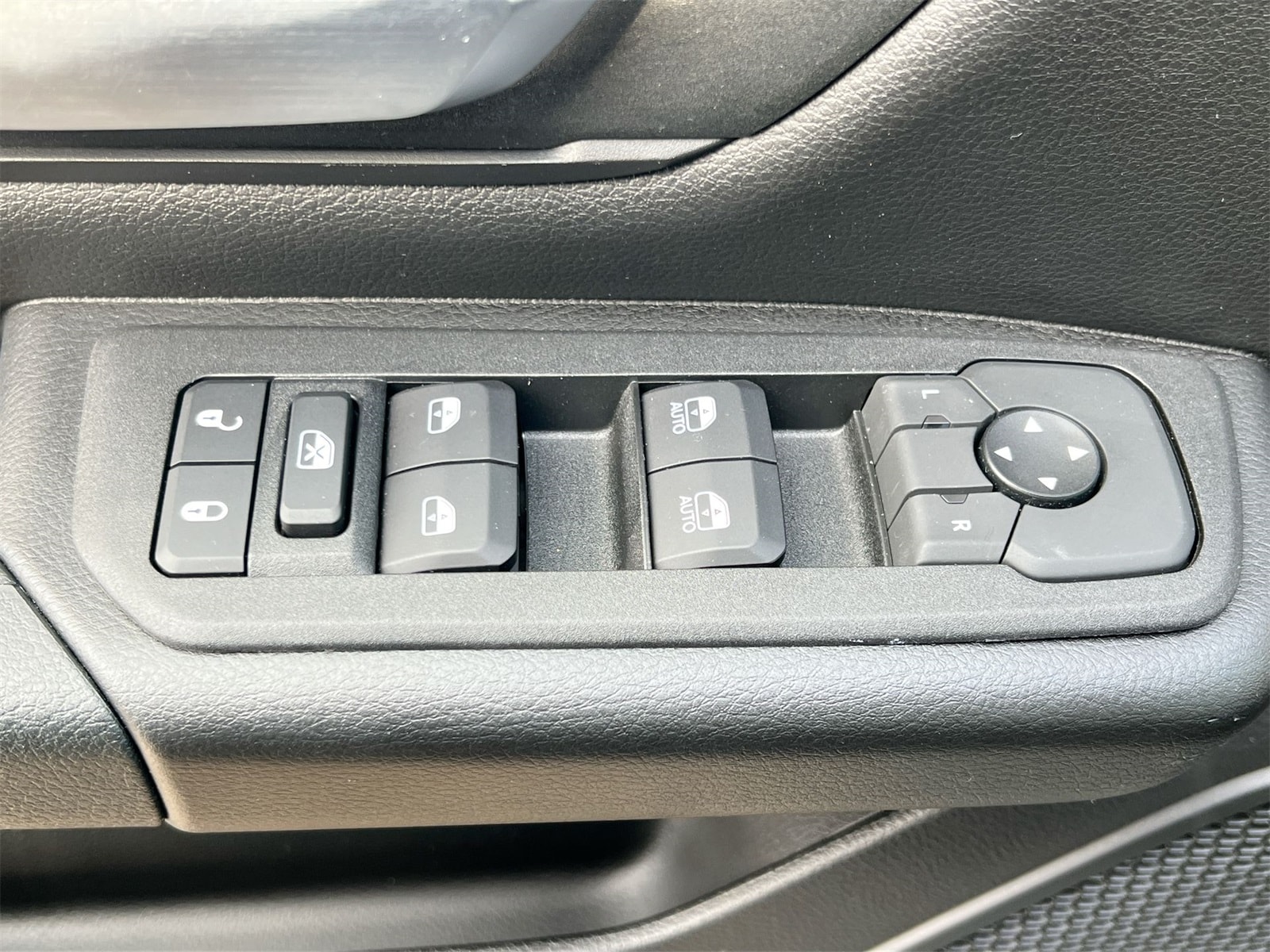 Thumbnail: 2025 RAM 1500 - 17