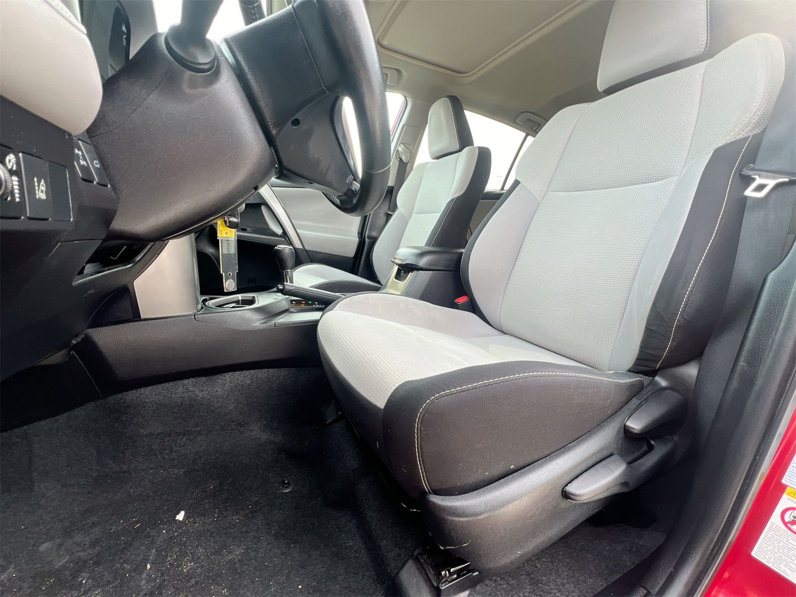 Thumbnail: 2017 Toyota RAV4 - 16