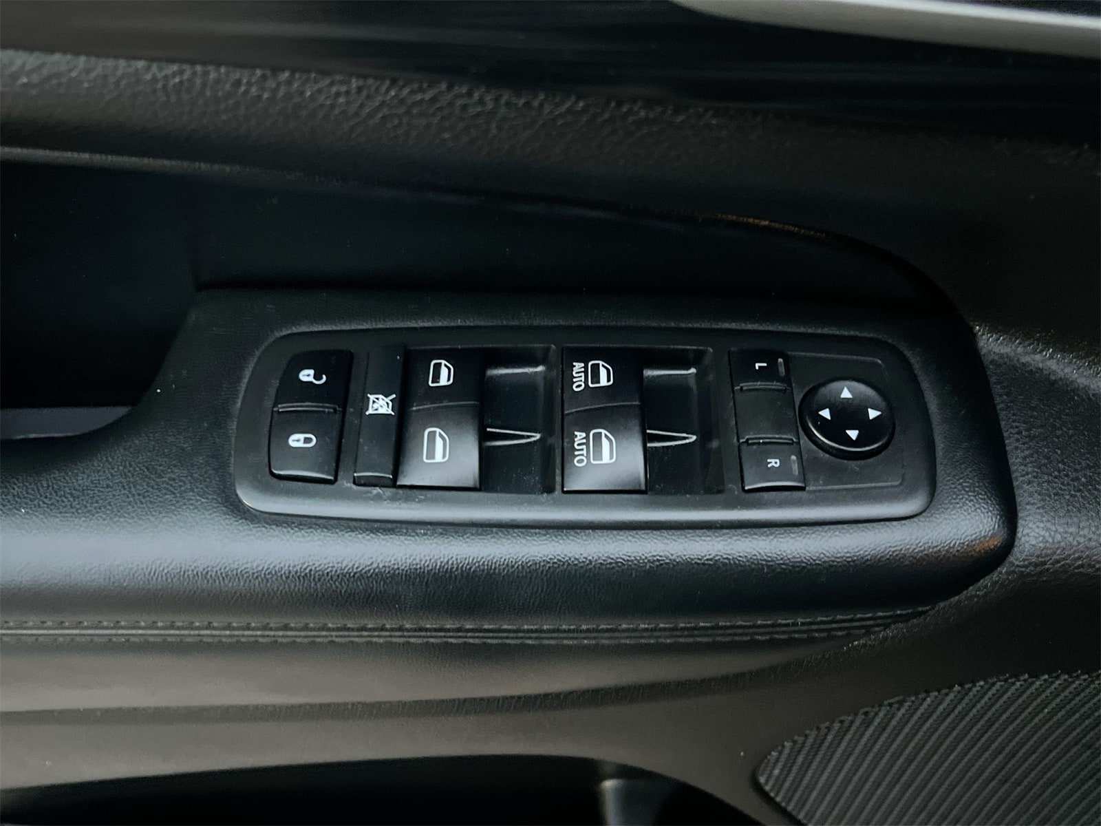 Thumbnail: 2020 Jeep Grand Cherokee - 17