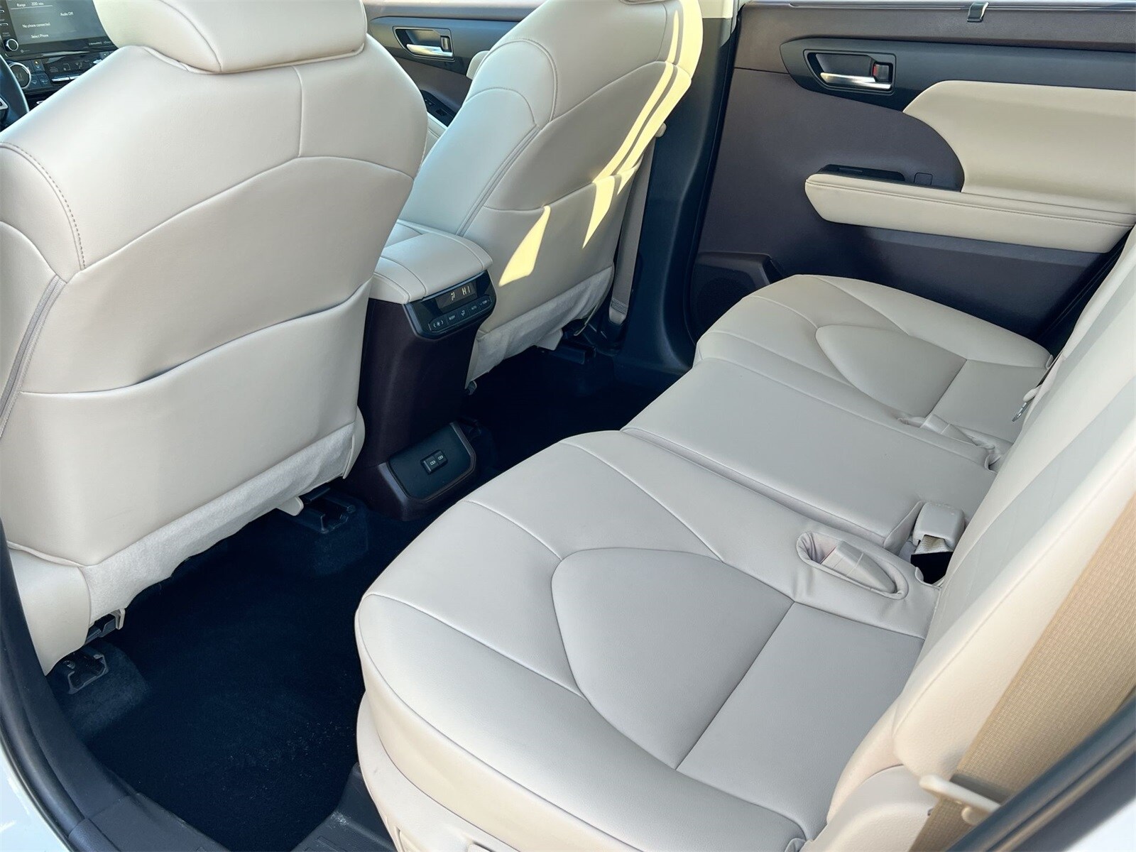 Thumbnail: 2022 Toyota Highlander - 19