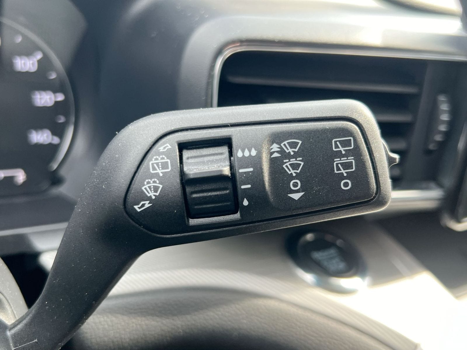 Thumbnail: 2024 Ford Explorer - 25