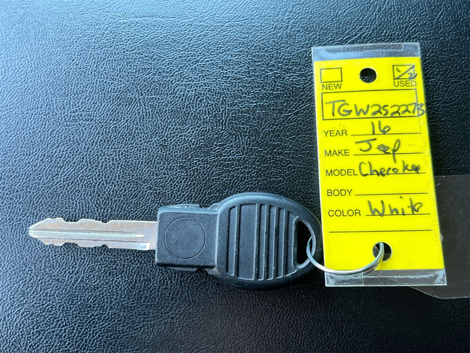 Thumbnail: 2016 Jeep Cherokee - 34