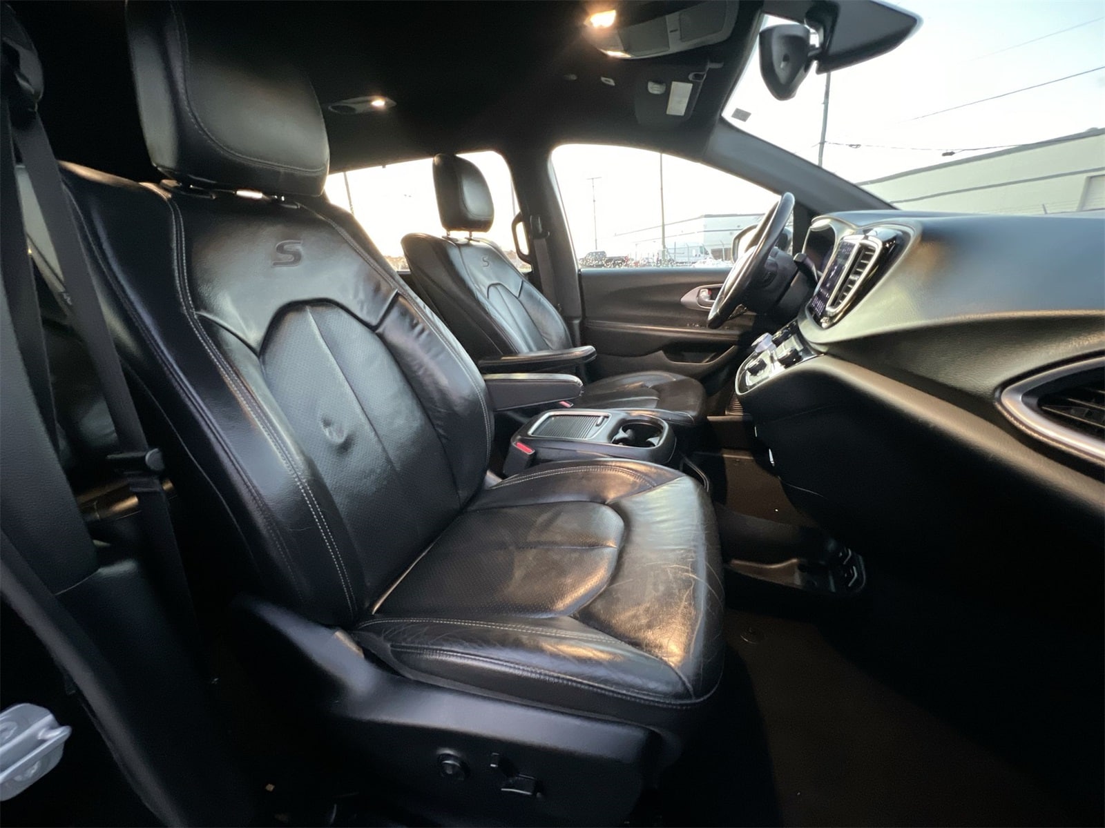 Thumbnail: 2018 Chrysler Pacifica - 21