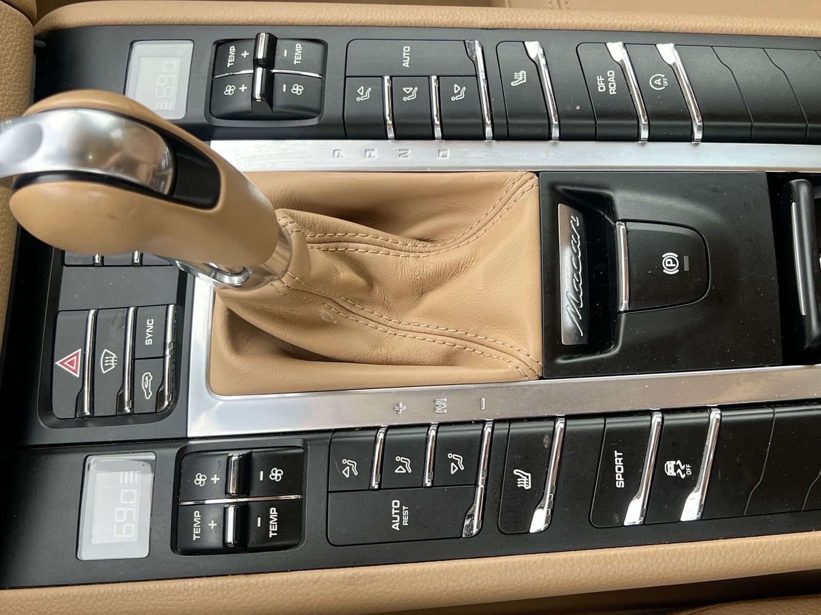 Thumbnail: 2015 Porsche Macan - 31