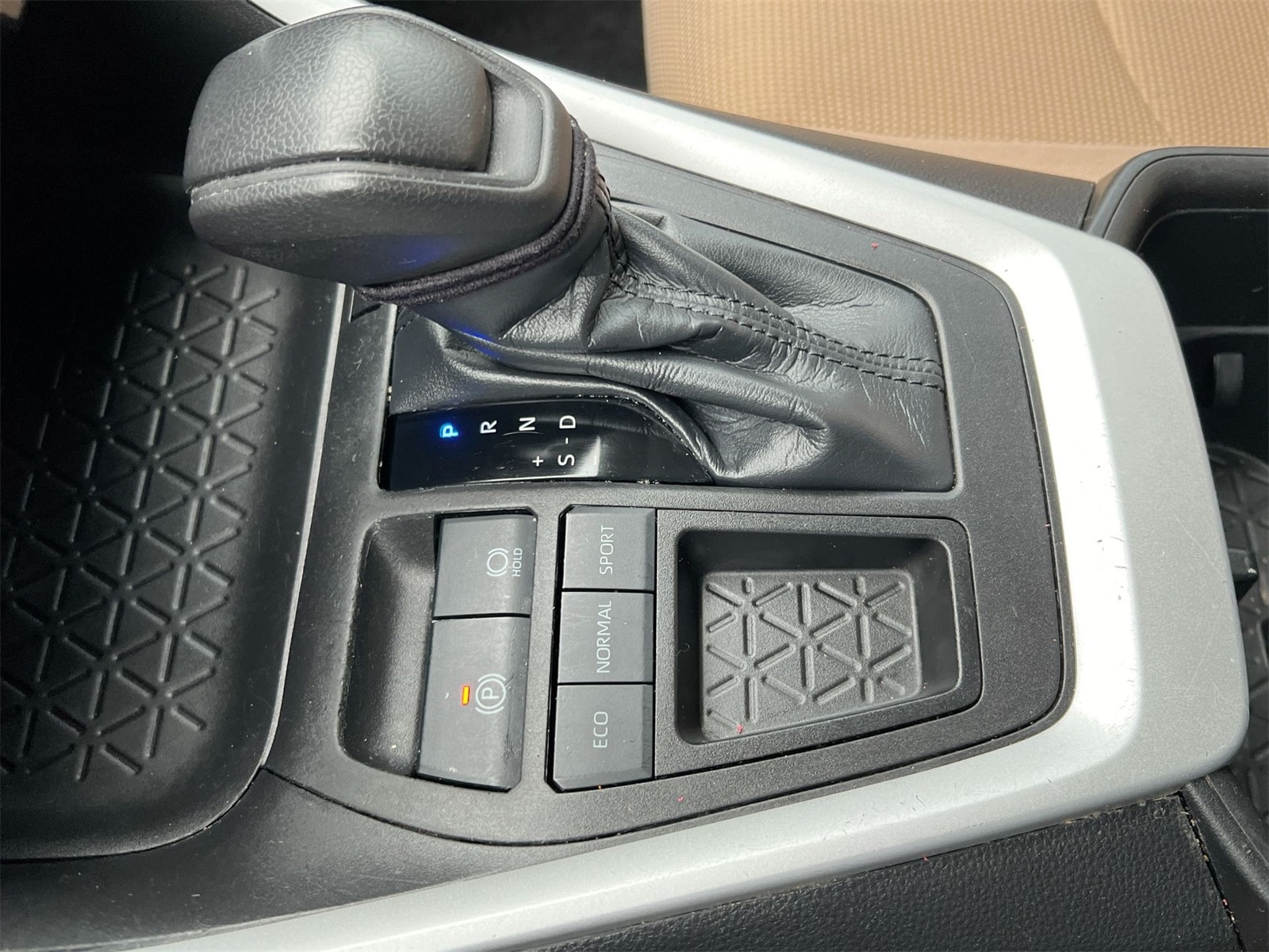 Thumbnail: 2022 Toyota RAV4 - 33