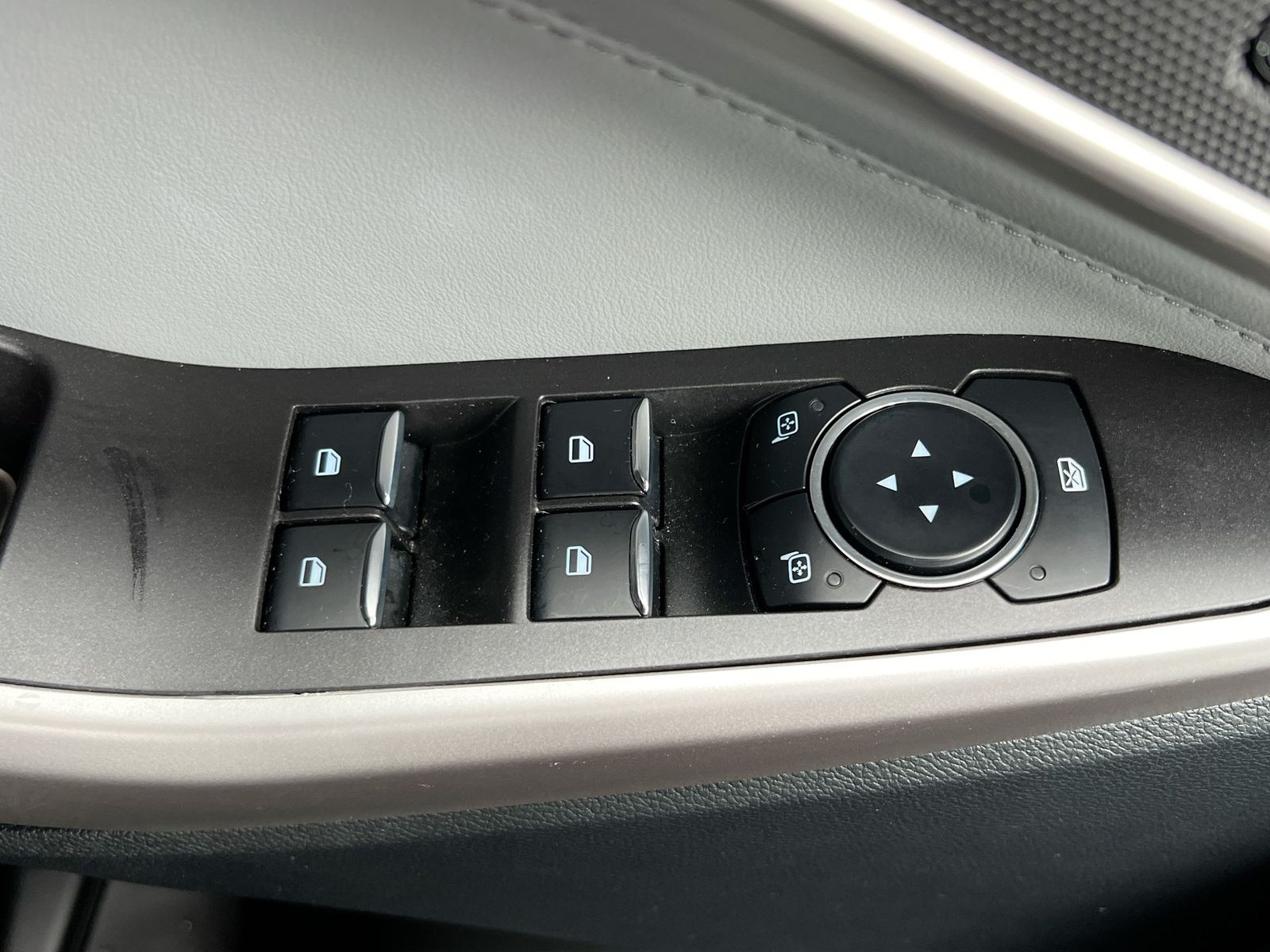 Thumbnail: 2023 Ford Explorer - 17