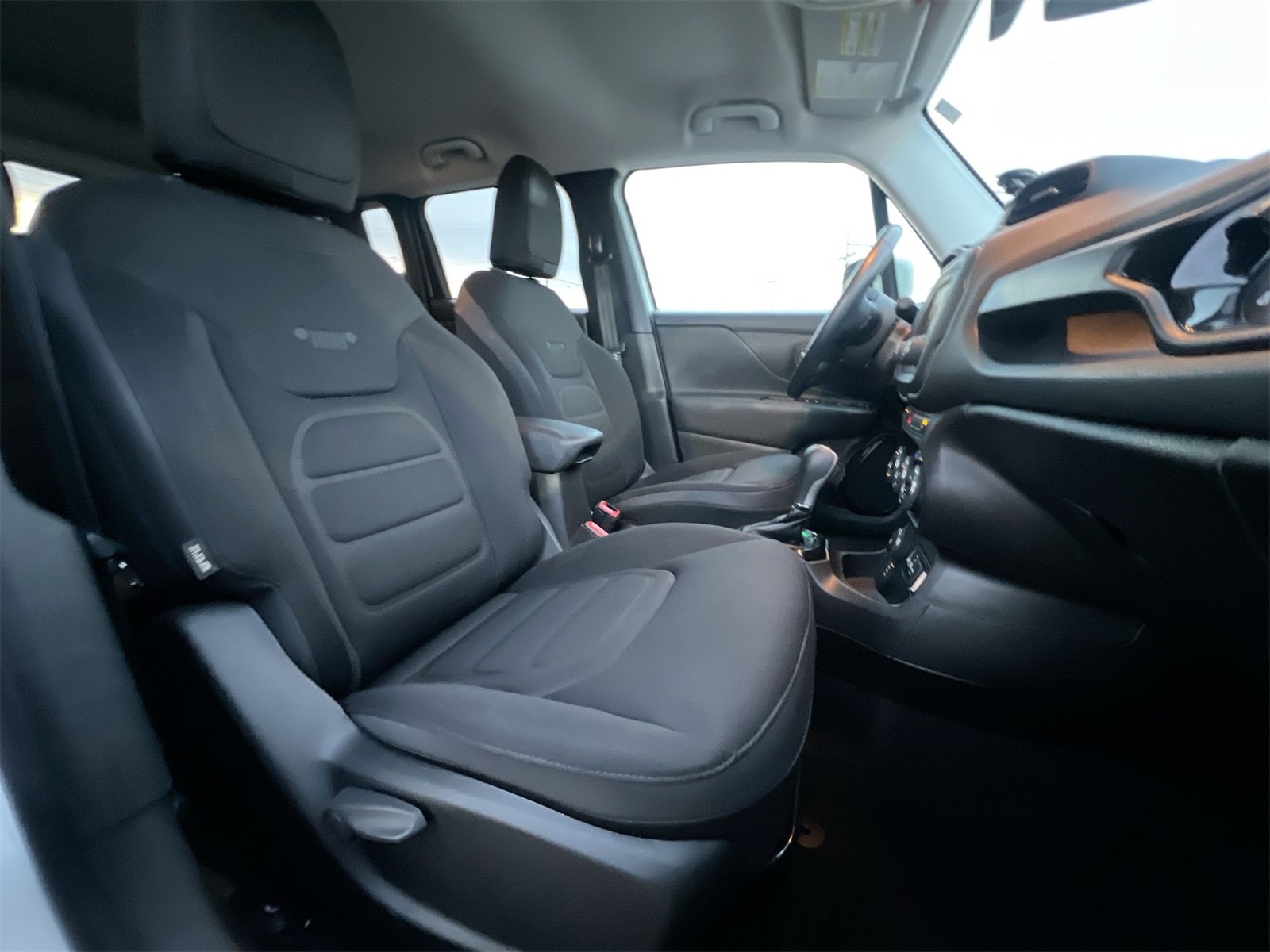 Thumbnail: 2017 Jeep Renegade - 21