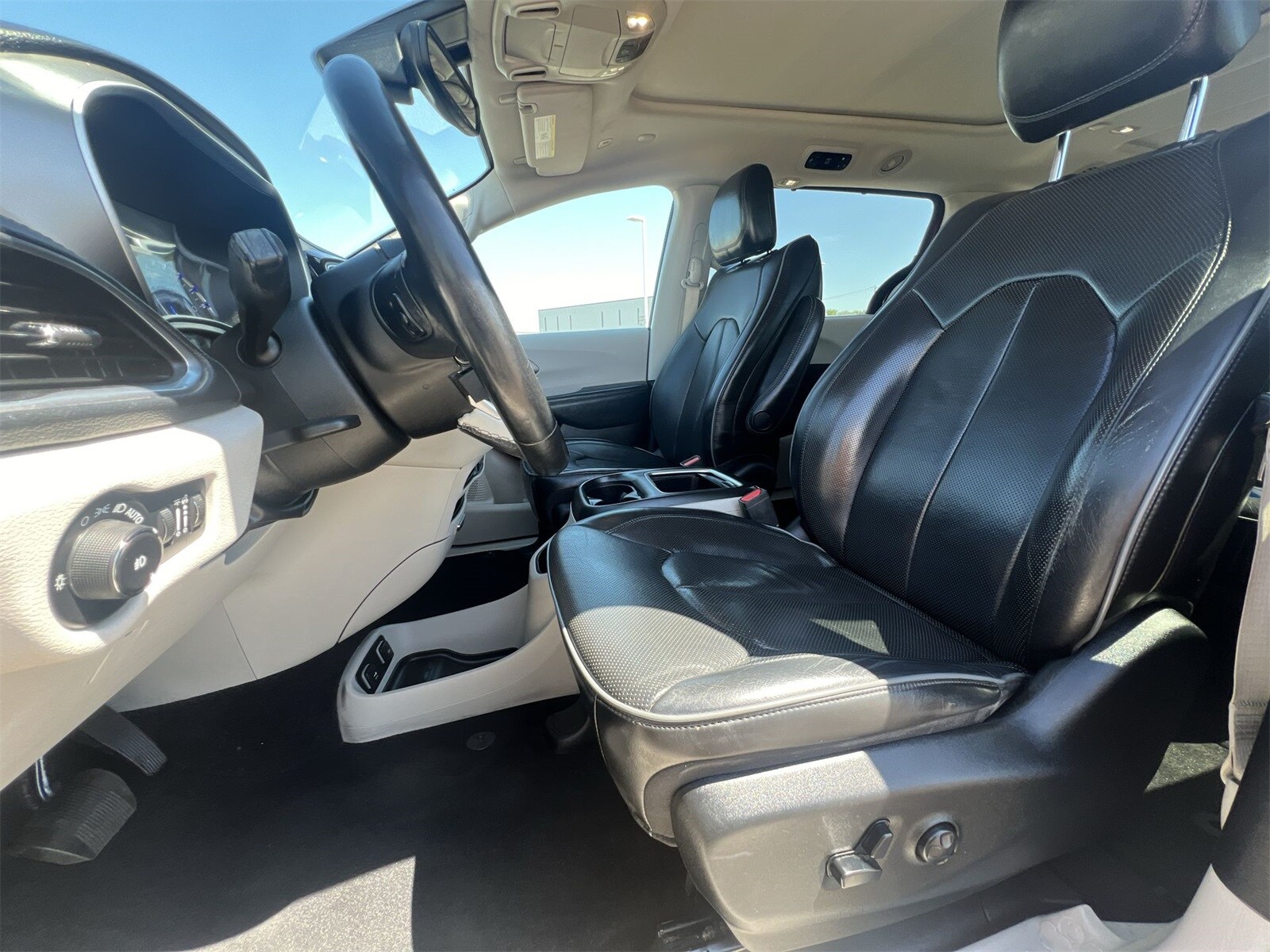 Thumbnail: 2019 Chrysler Pacifica - 17