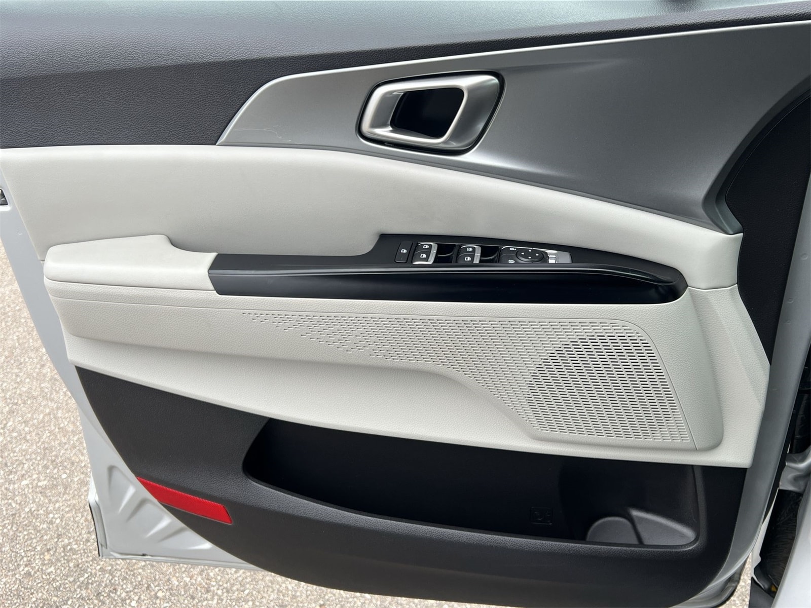 Thumbnail: 2023 Kia Carnival - 30
