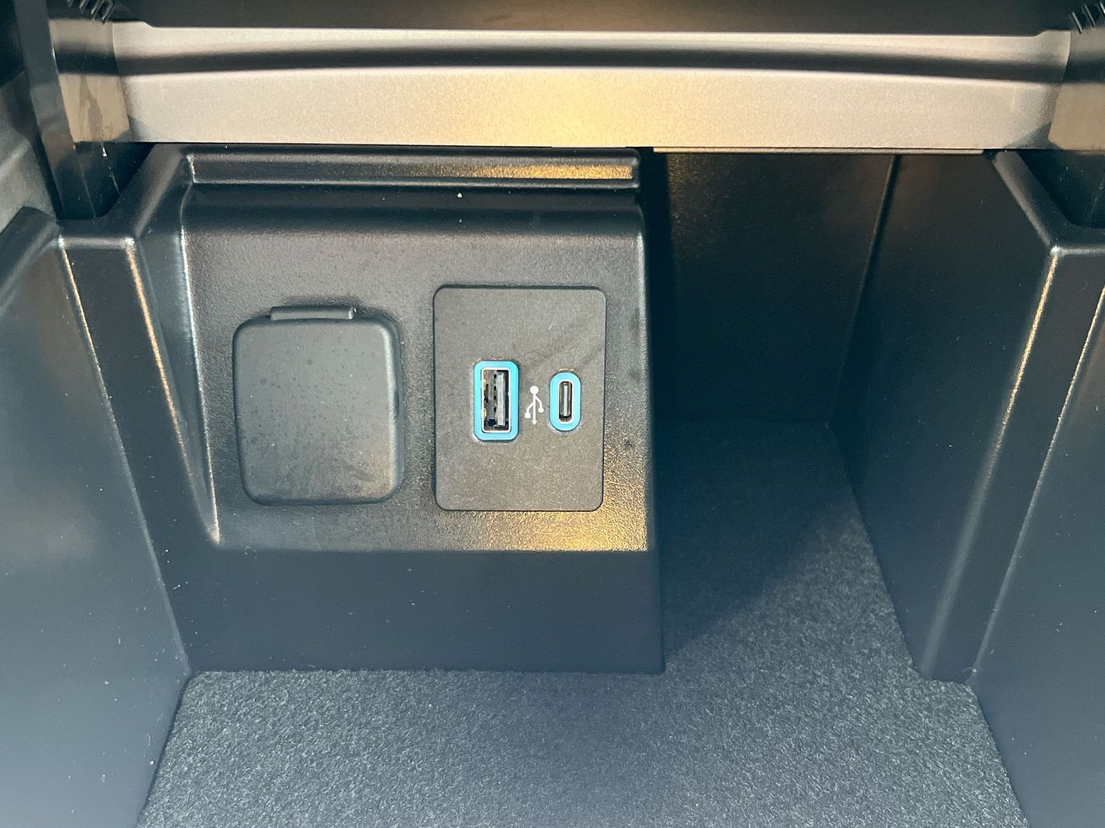 Thumbnail: 2023 Ford Explorer - 31