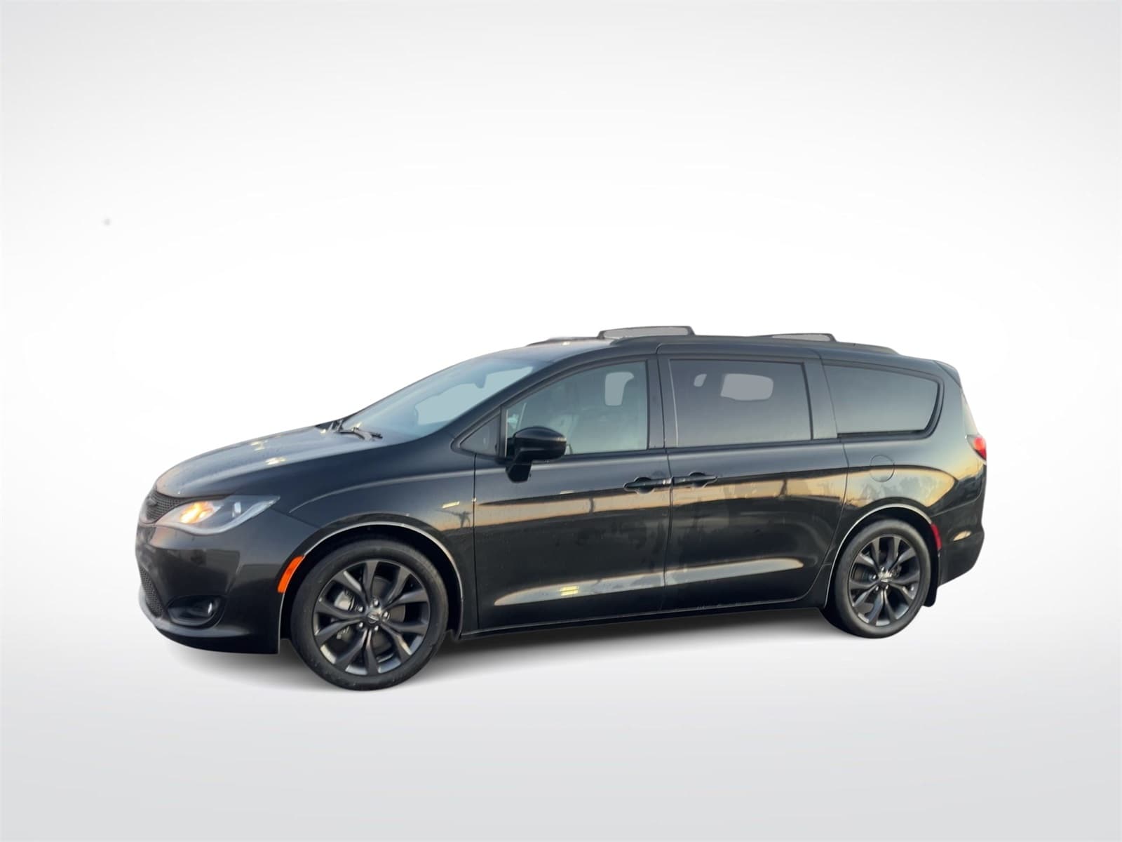Thumbnail: 2018 Chrysler Pacifica - 5