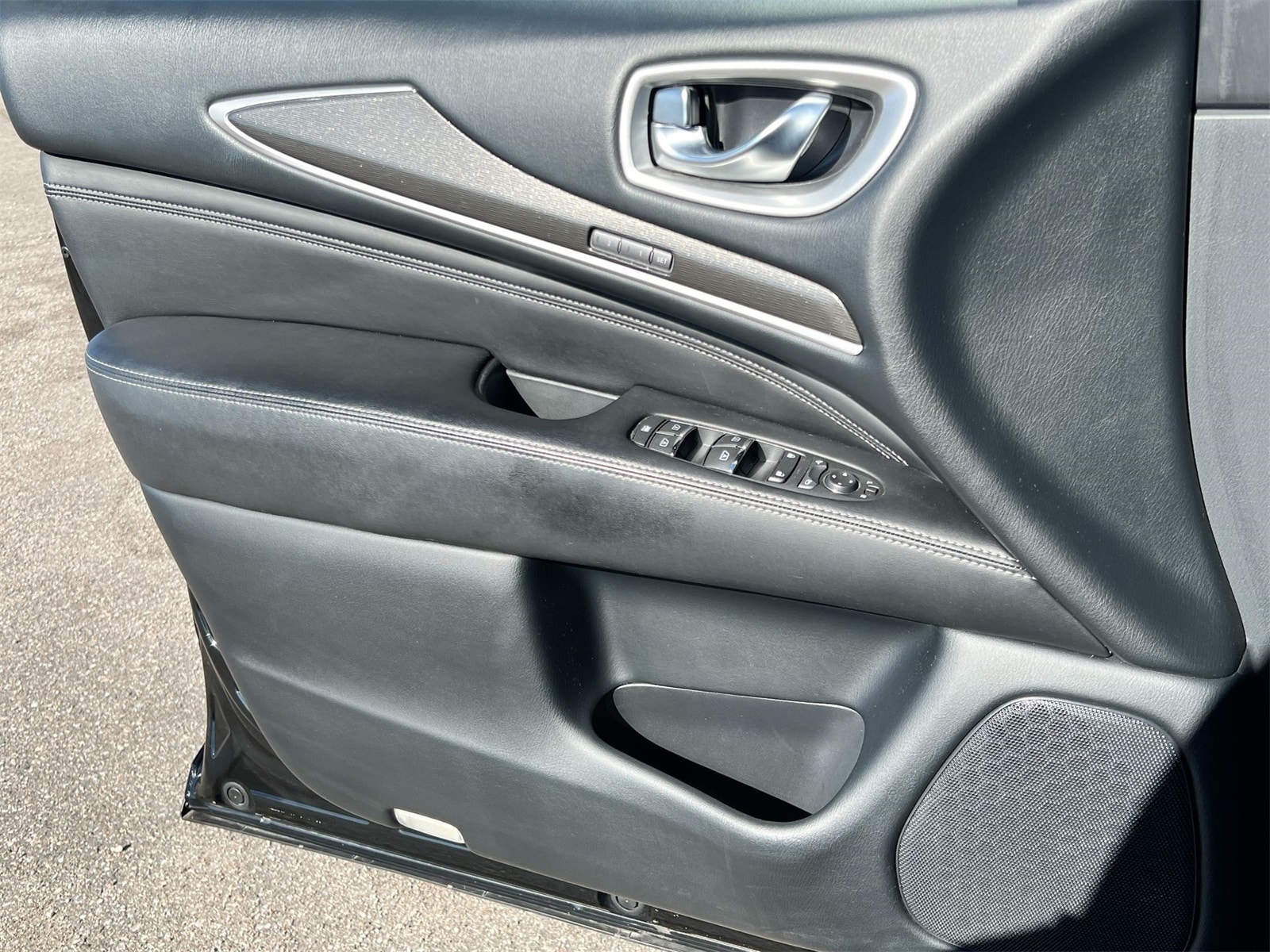 Thumbnail: 2020 INFINITI QX60 - 30