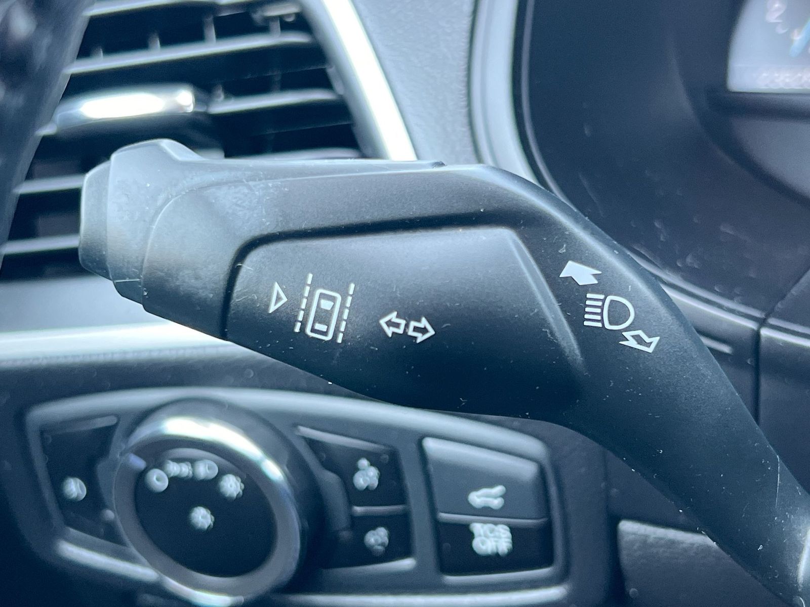 Thumbnail: 2023 Ford Edge - 26