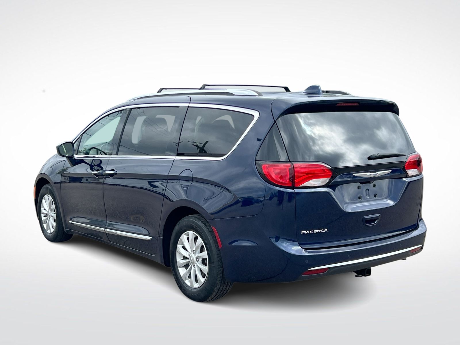 Thumbnail: 2018 Chrysler Pacifica - 5