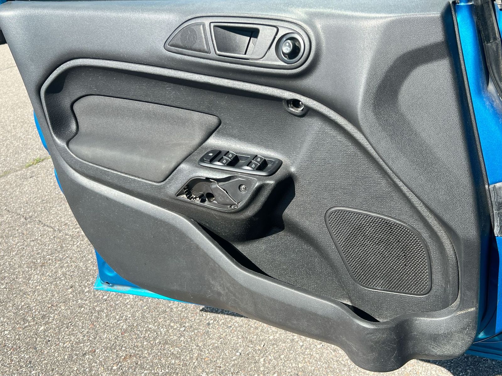 Thumbnail: 2013 Ford Fiesta - 28