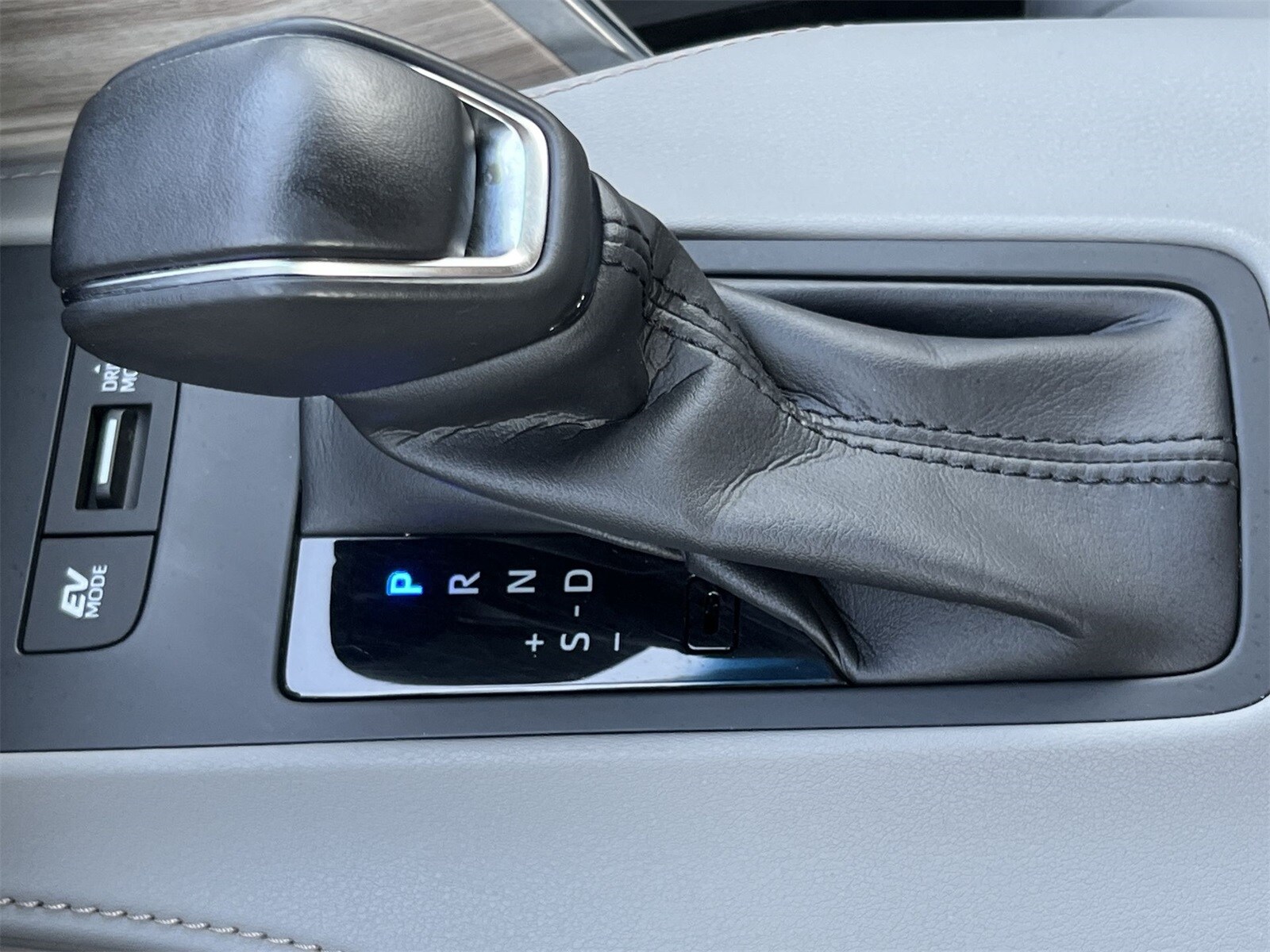 Thumbnail: 2021 Toyota Venza - 32
