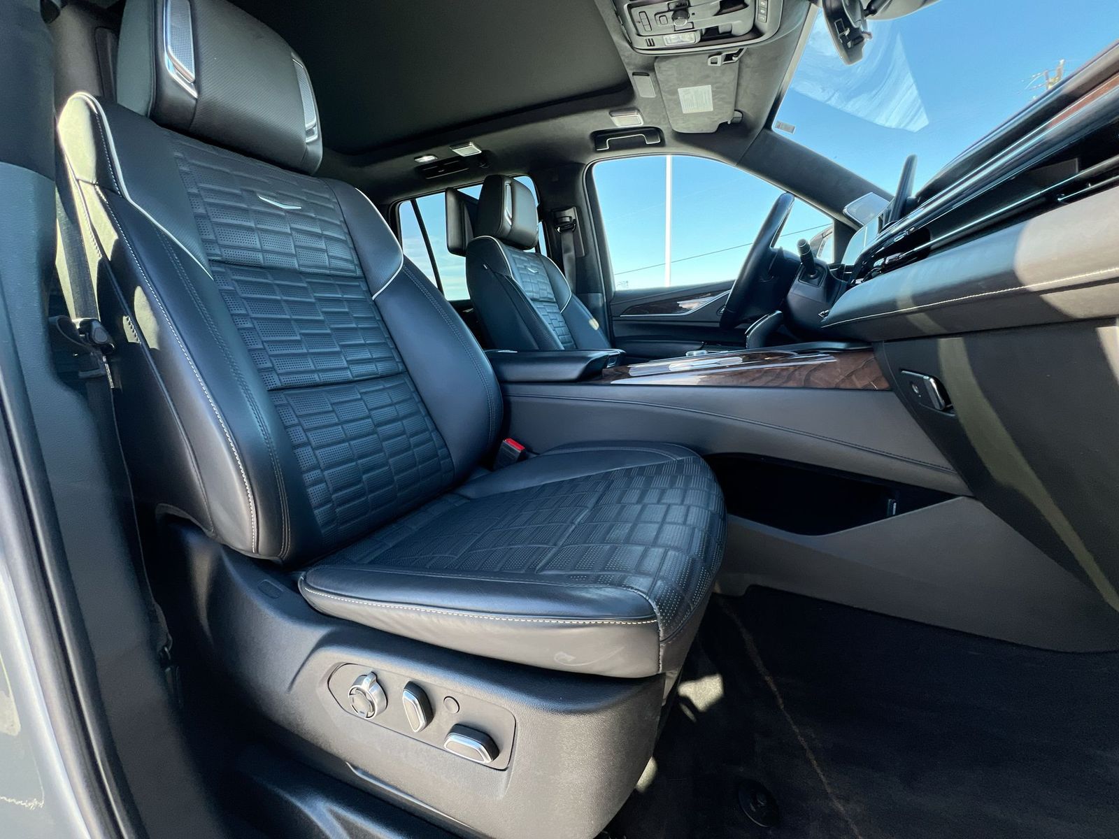 Thumbnail: 2023 Cadillac Escalade - 21