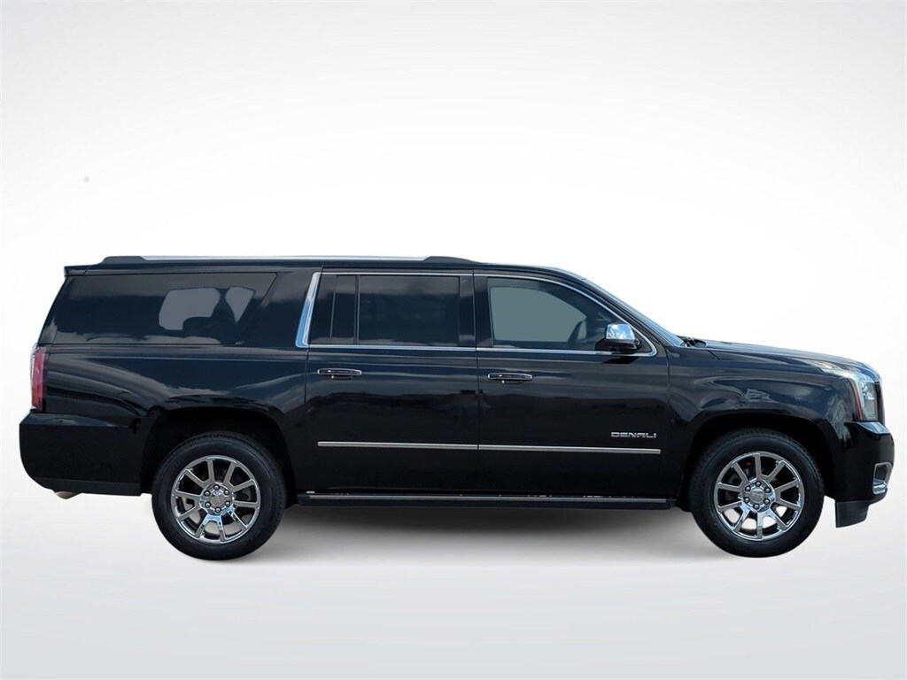 2015 GMC Yukon XL Denali 9