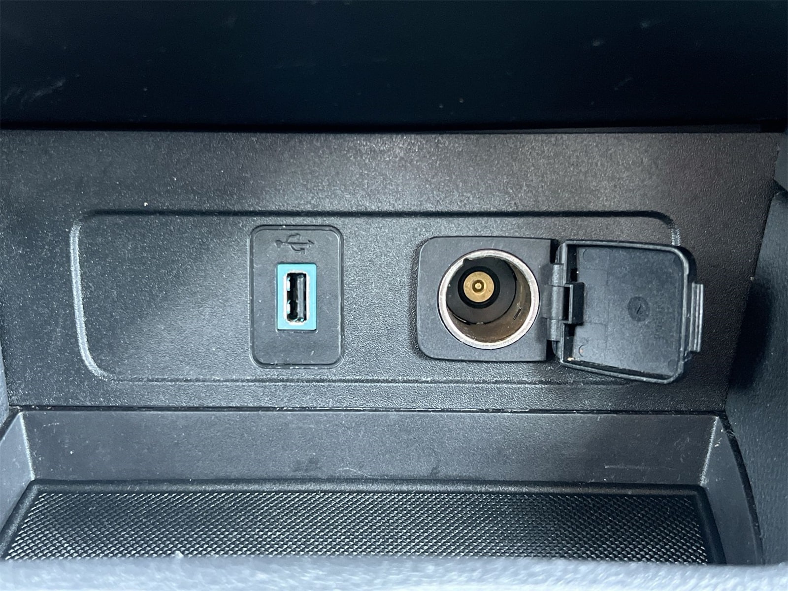 Thumbnail: 2019 Ford Escape - 31