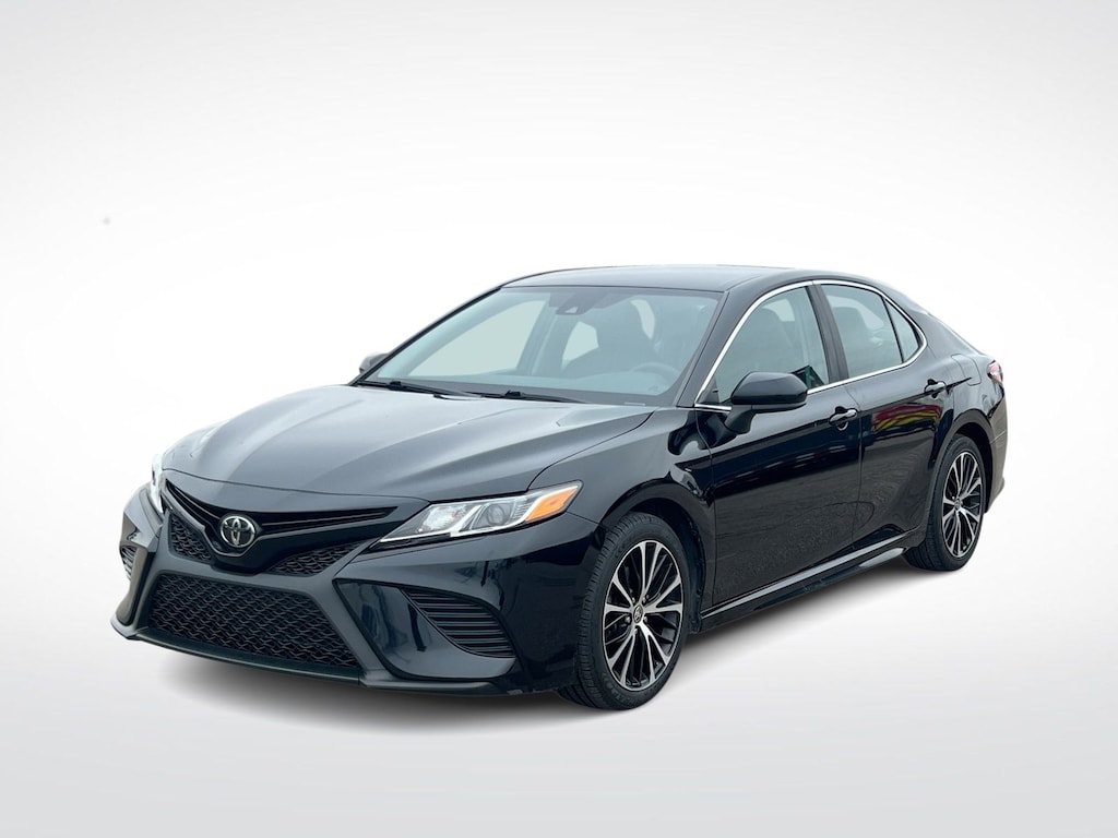 Used 2020 Toyota Camry SE Sedan
