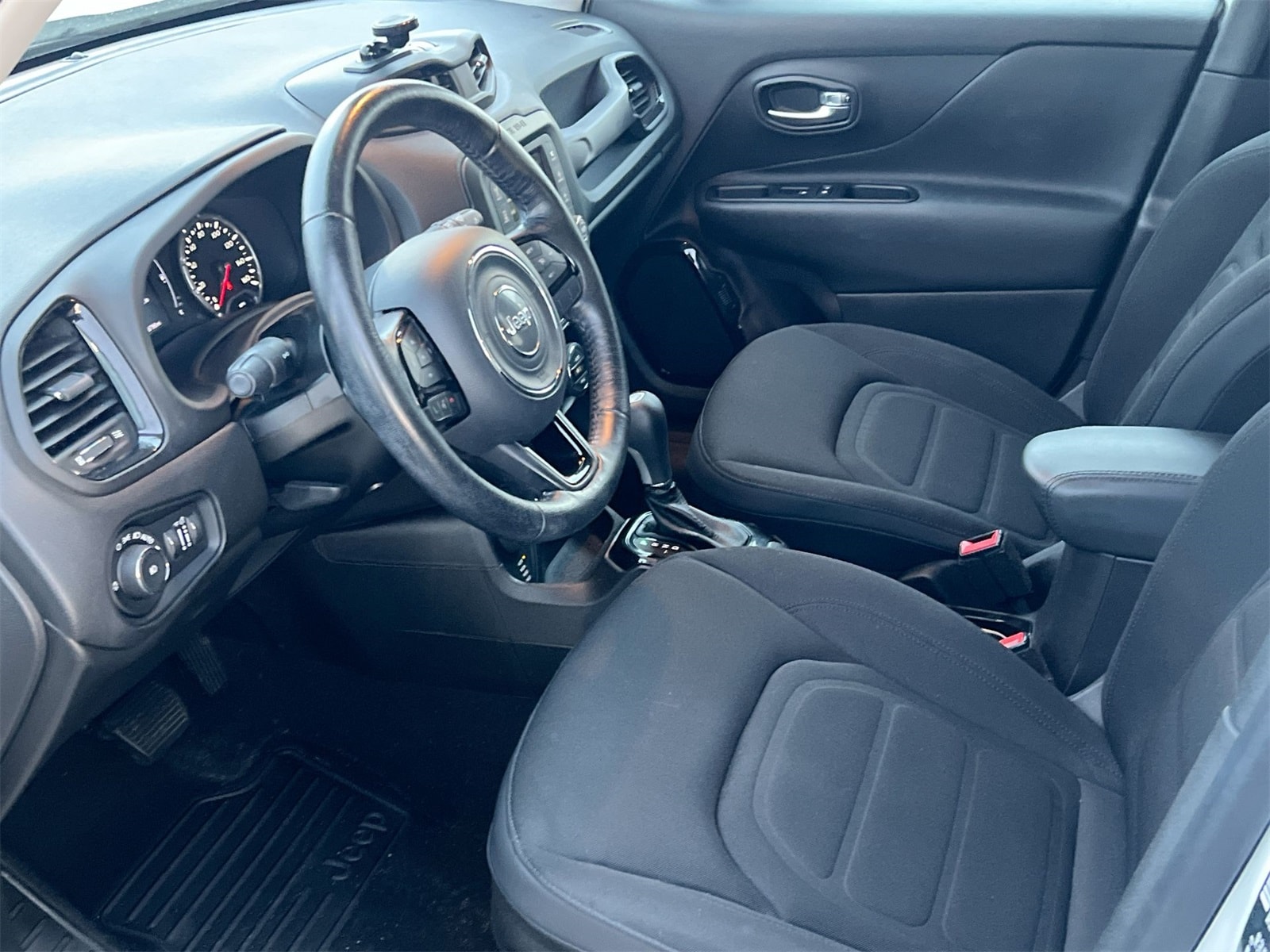 Thumbnail: 2017 Jeep Renegade - 10