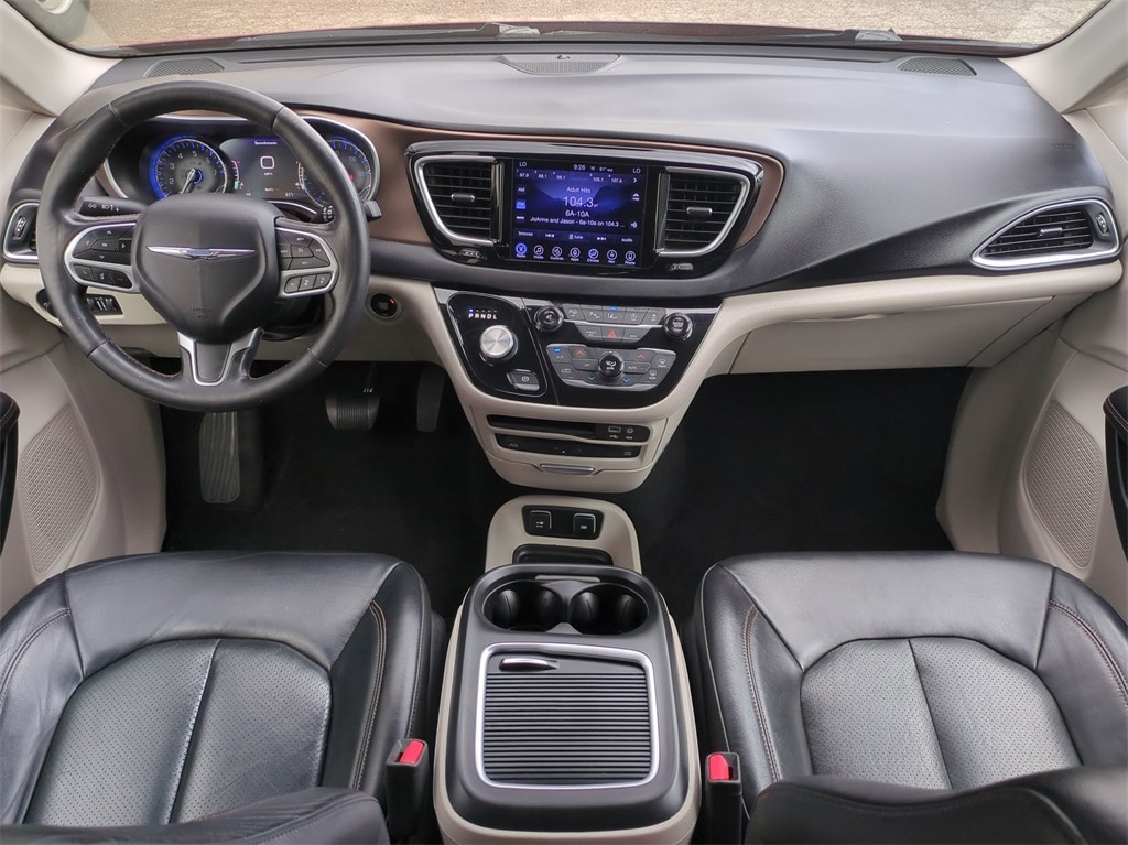 2017 Chrysler Pacifica Touring 16
