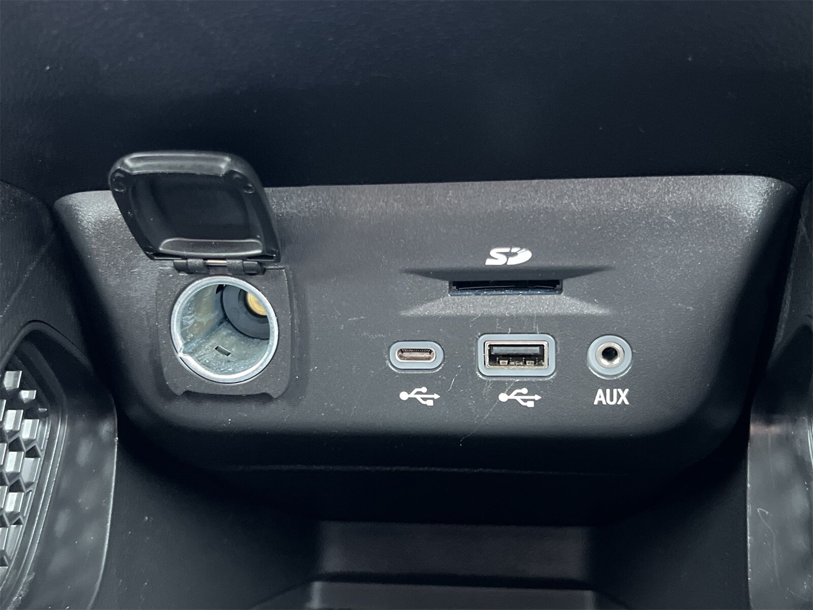 Thumbnail: 2019 Chevrolet Trax - 32
