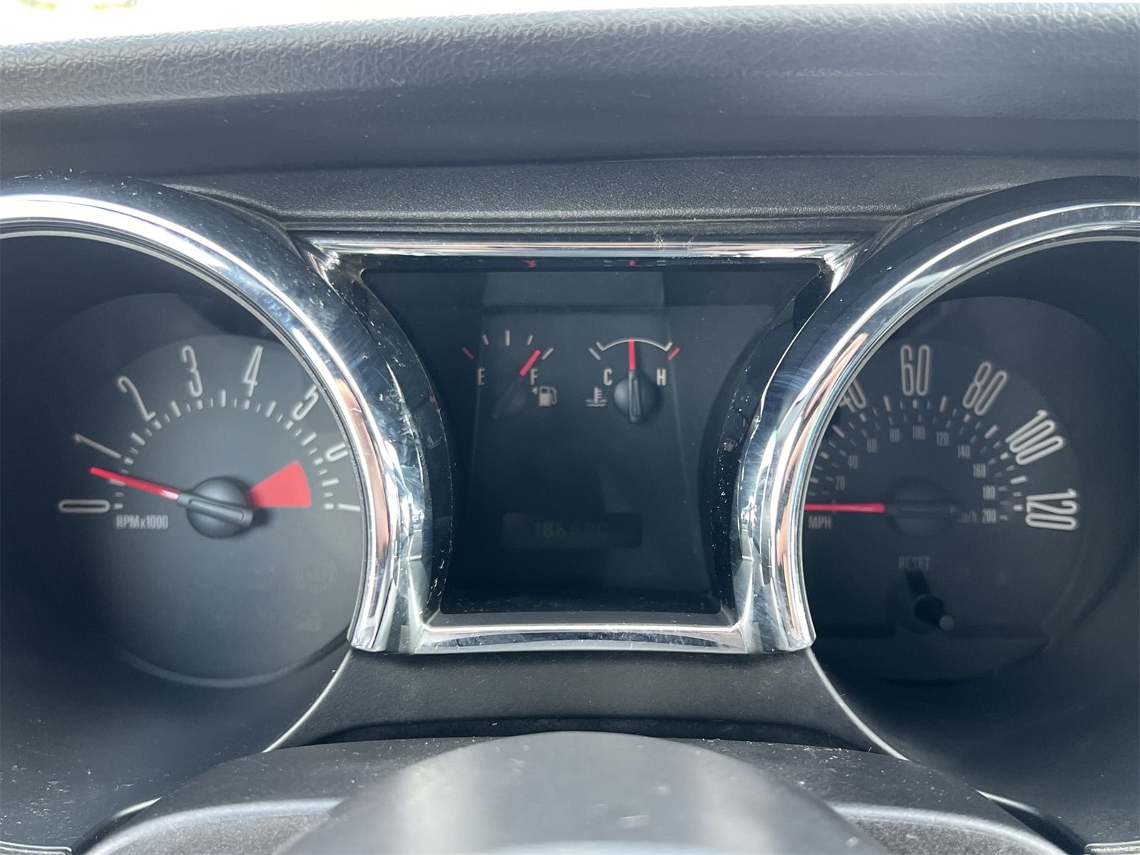 Thumbnail: 2005 Ford Mustang - 31