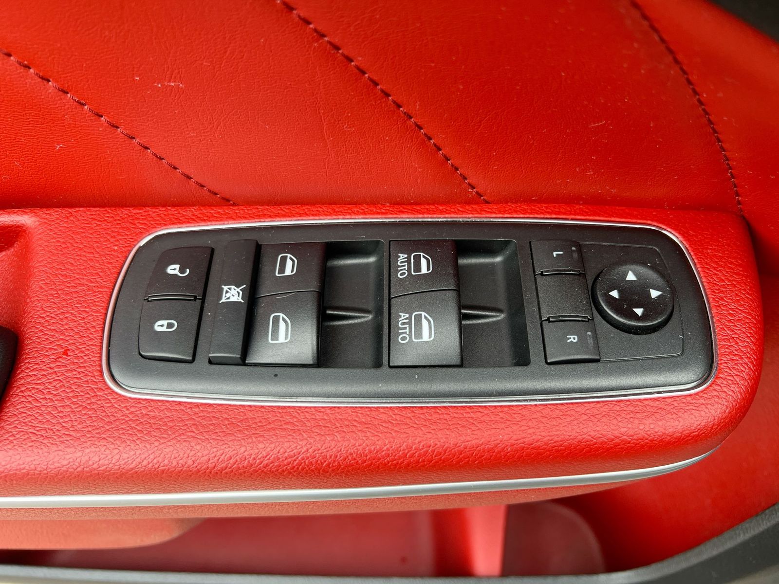 Thumbnail: 2020 Dodge Charger - 17