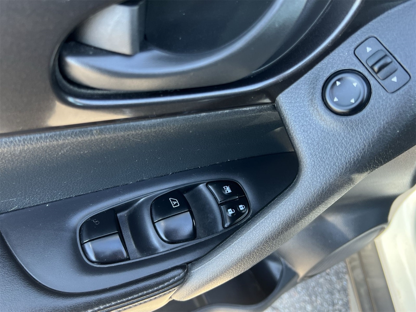 Thumbnail: 2019 Nissan Rogue - 17