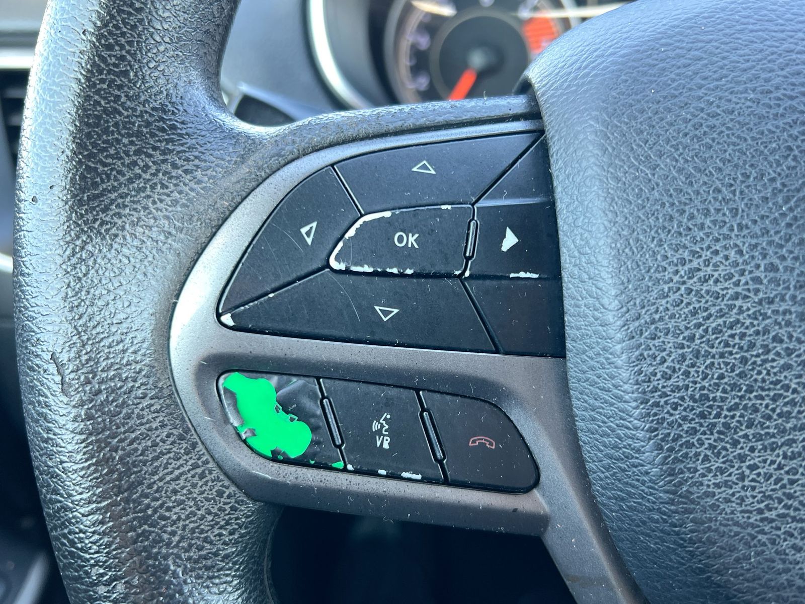 Thumbnail: 2019 Jeep Cherokee - 23