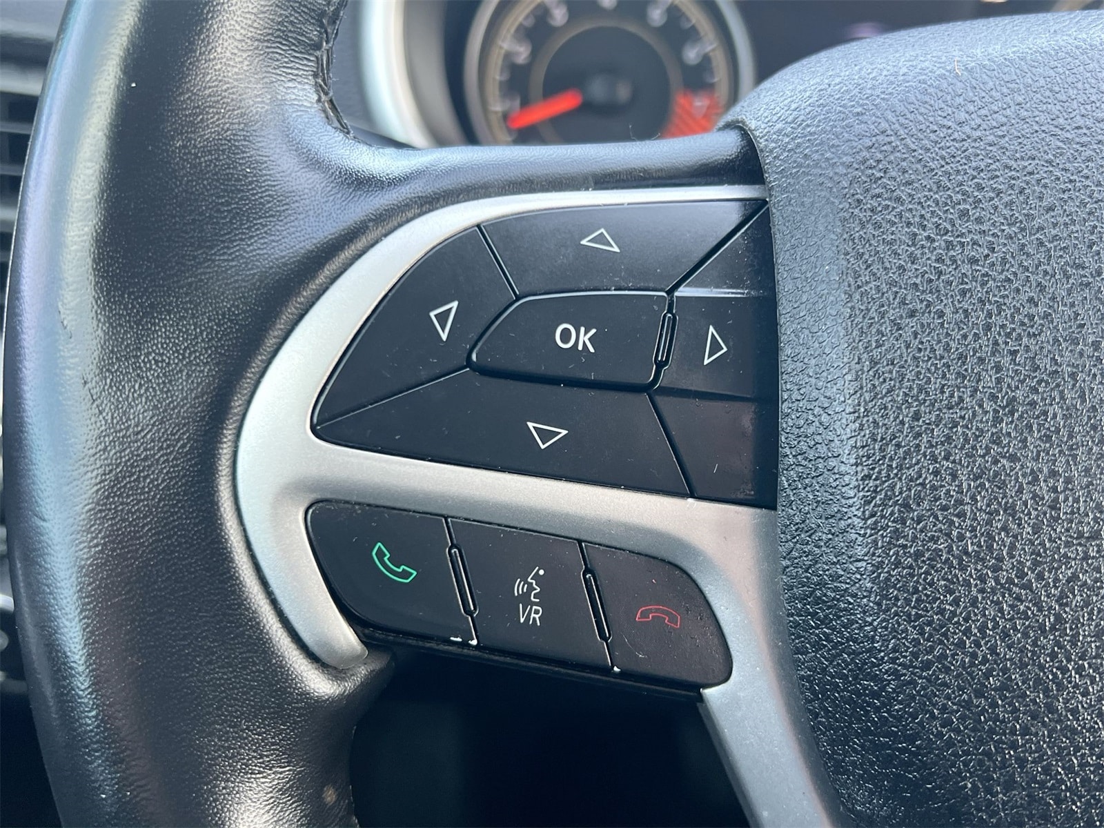 Thumbnail: 2015 Jeep Cherokee - 23