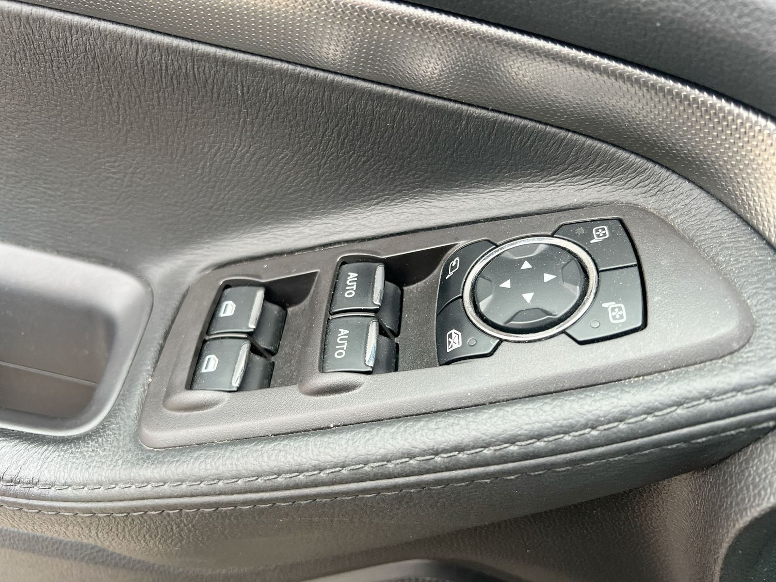 Thumbnail: 2014 Ford Explorer - 17
