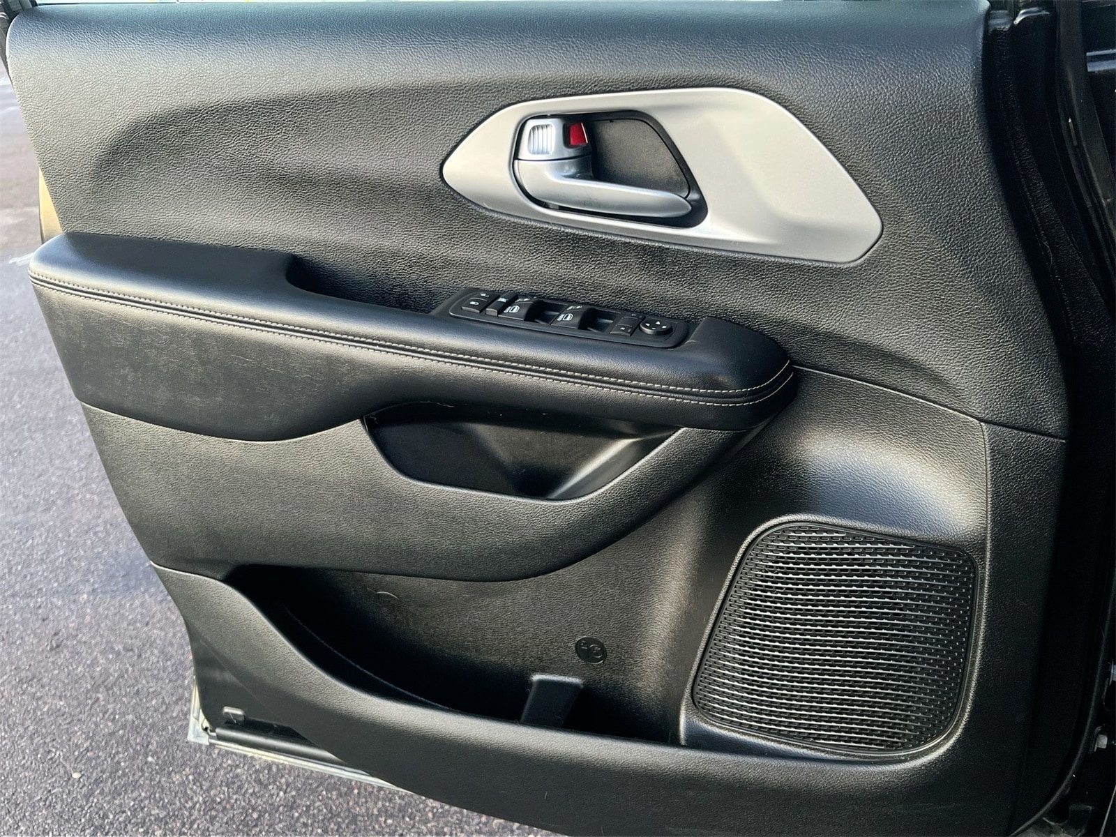 Thumbnail: 2018 Chrysler Pacifica - 29