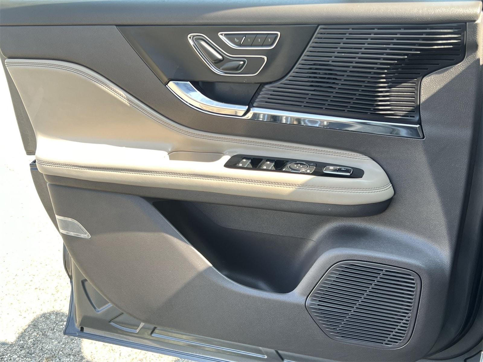 Thumbnail: 2022 Lincoln Corsair - 30