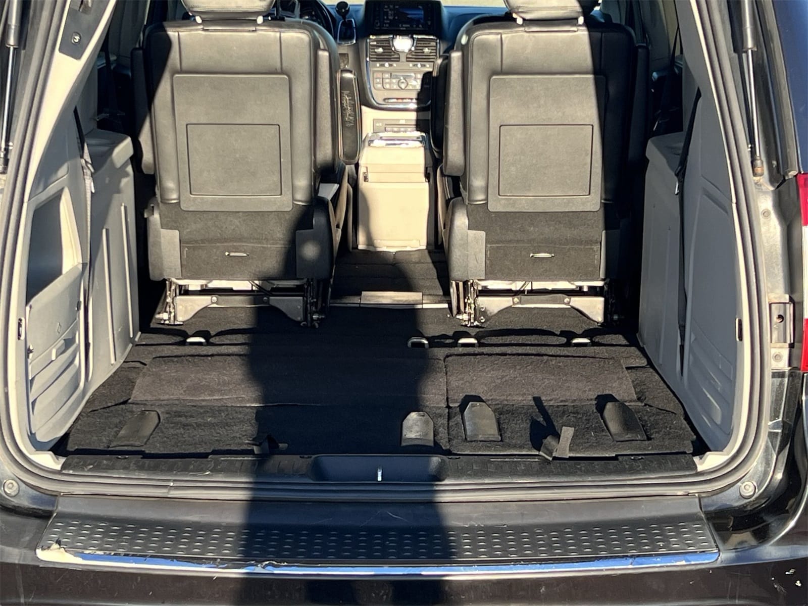 Thumbnail: 2015 Chrysler Town & Country - 31