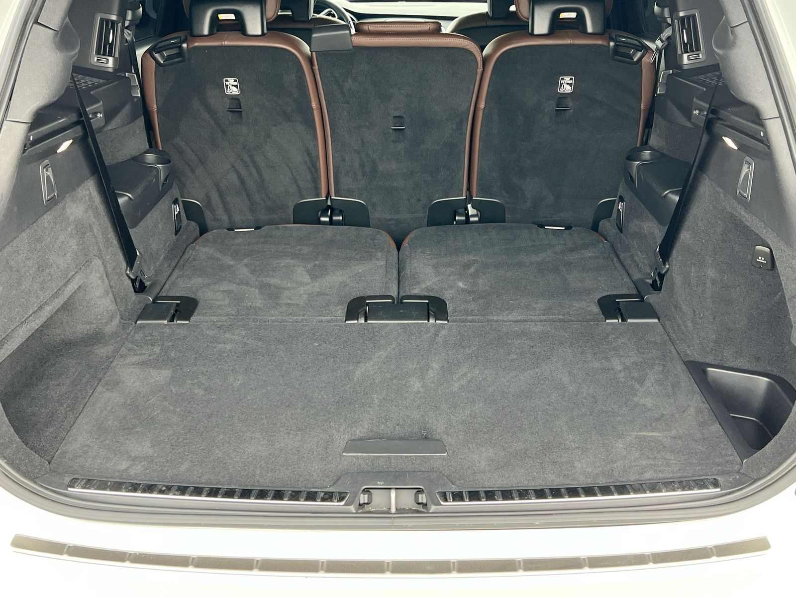 Thumbnail: 2023 Volvo XC90 - 32