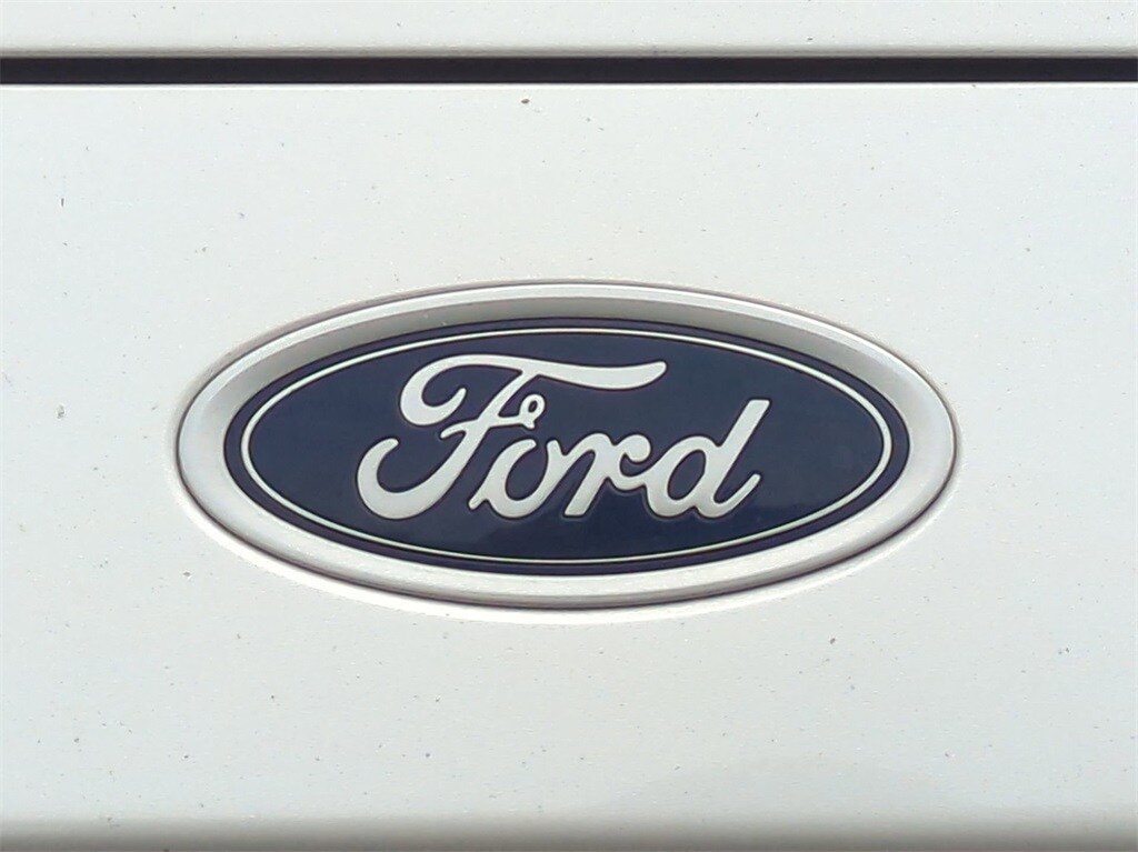 2013 Ford Fusion SE 11